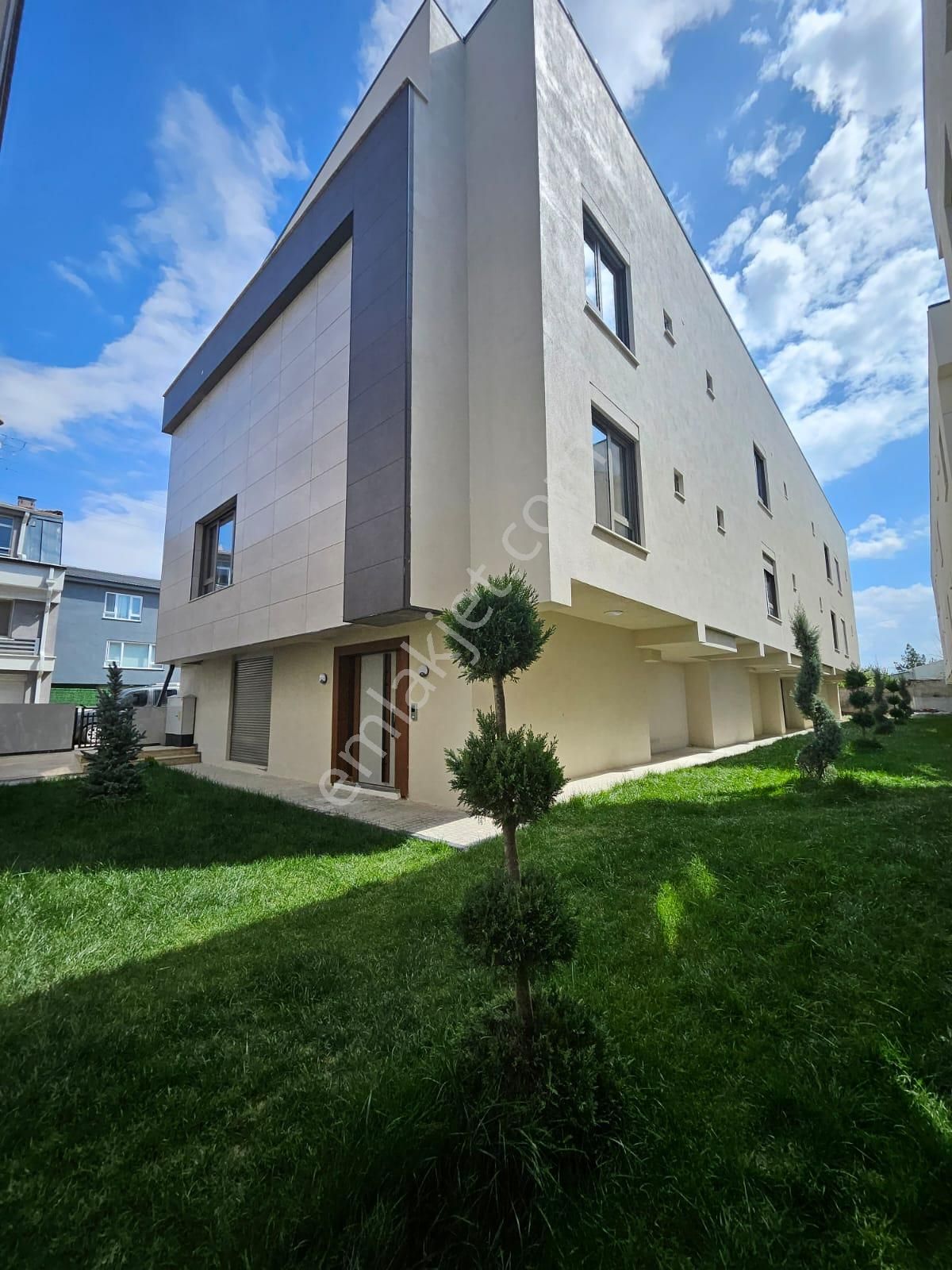 Zincirlikuyuda Asansörlü Özel Garajlı Akıllı Ev Sistemi Sıfır 4+2 Villa Sj-73