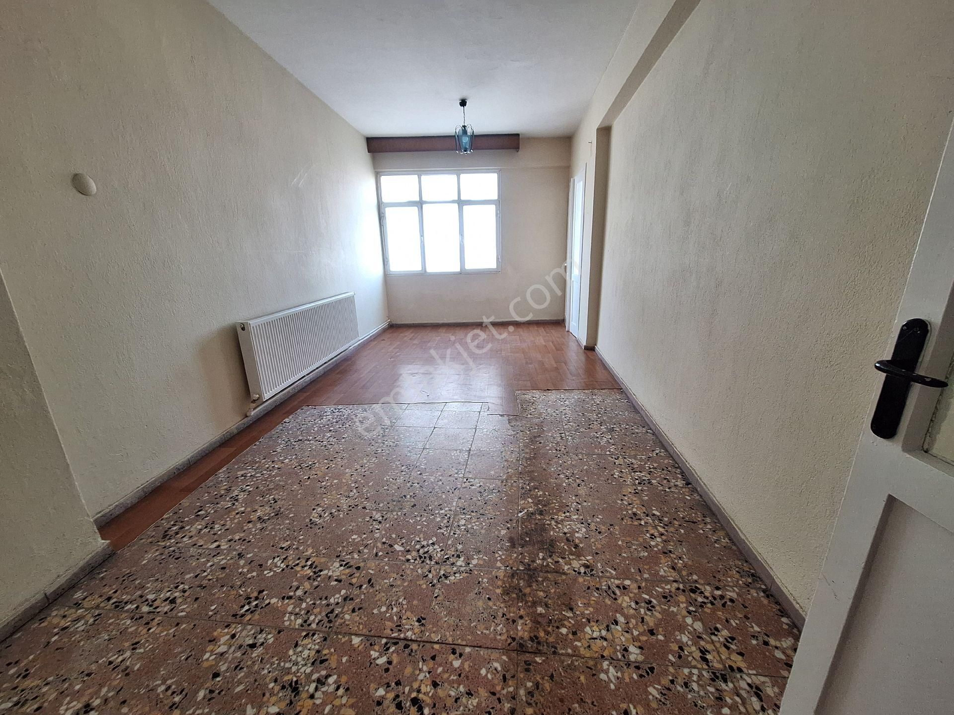 Hatay Piri Reis Mahallesinde 3+1 Köşe Son Kat Daire