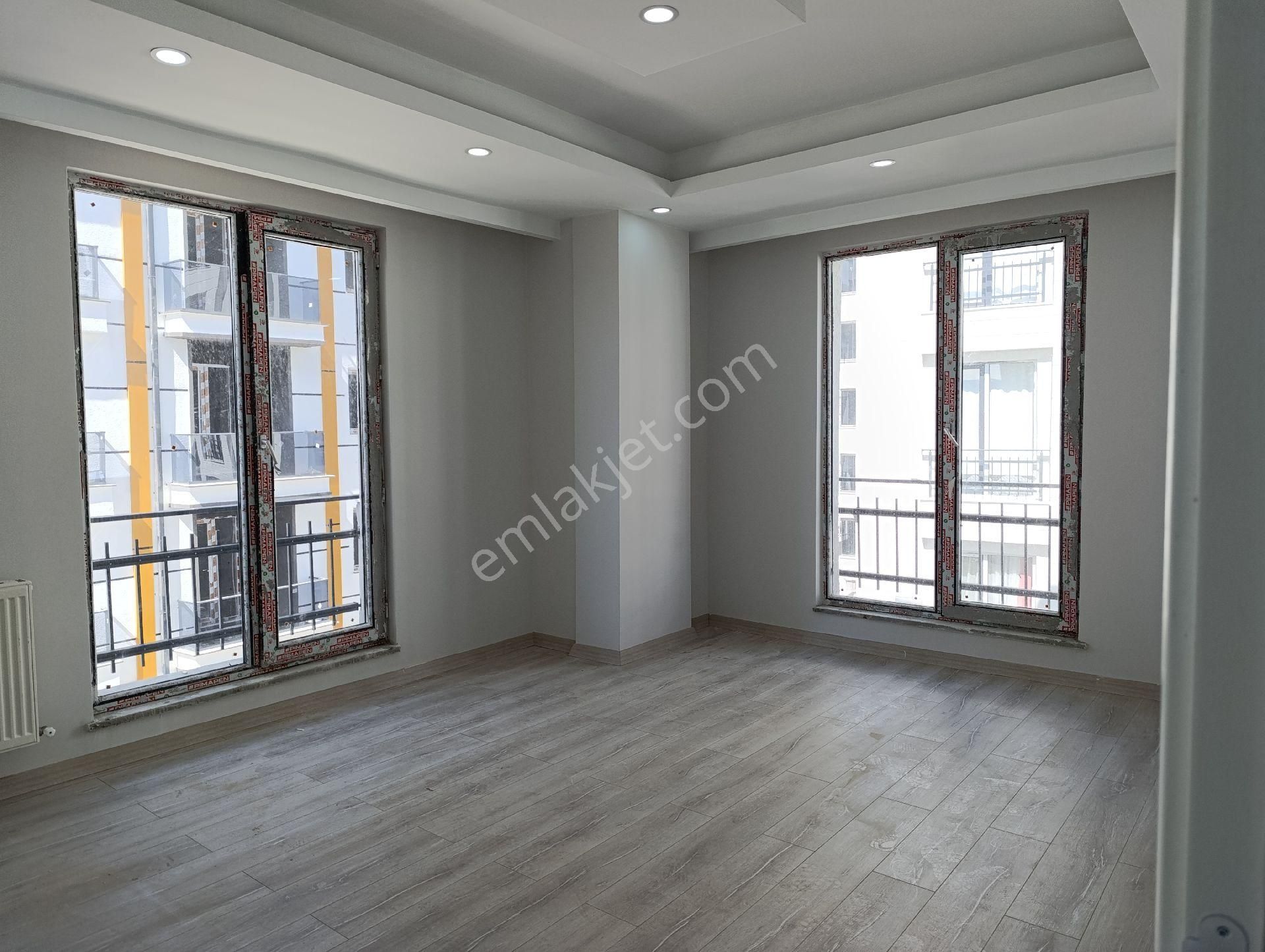 Şehitler Mahallesi Üniversite Karşısında Kiralık Eşyasız Sıfır 2+1 Arakatta Daire
