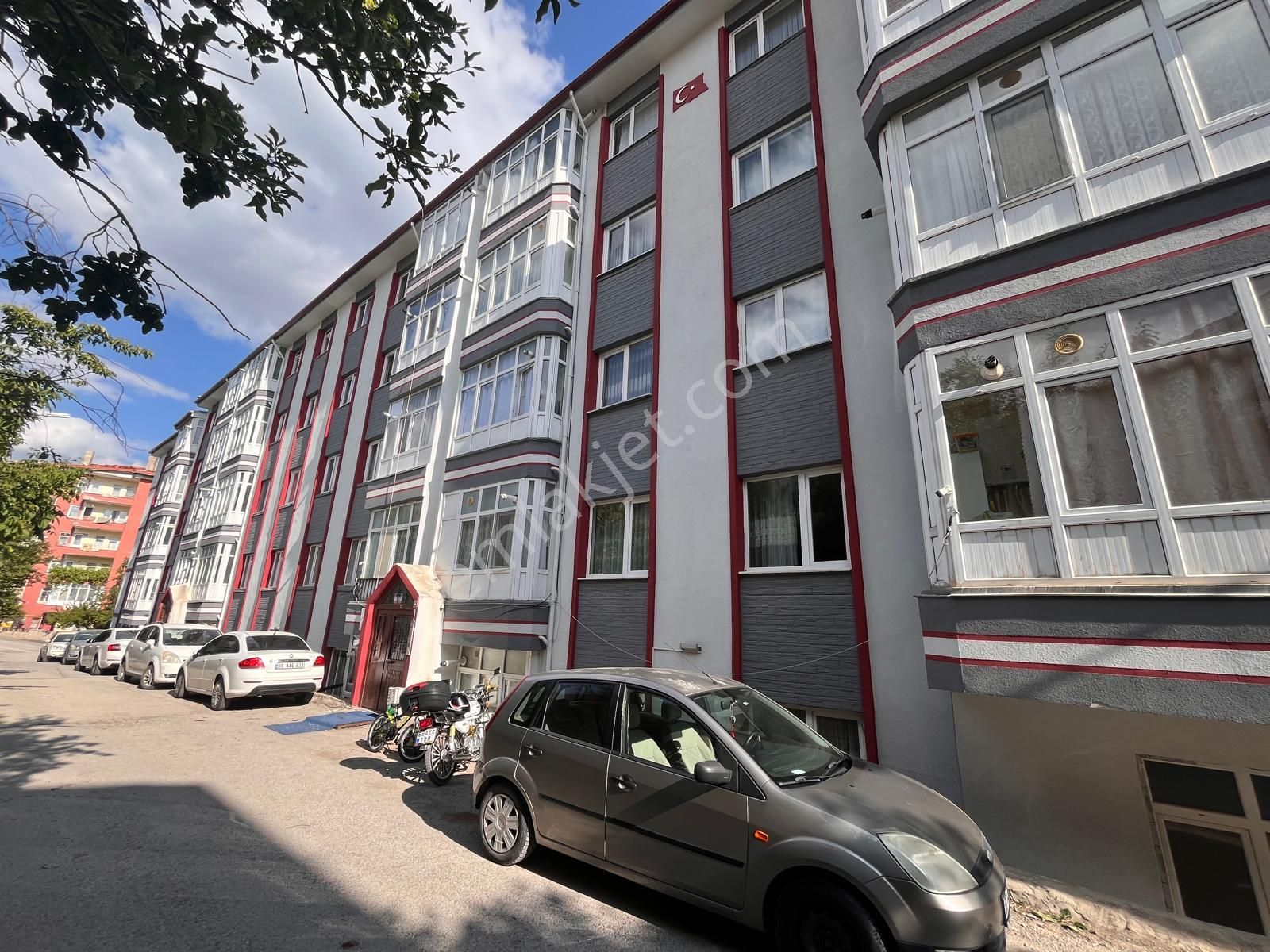 =^= Koç Group =^=şehir Merkezinde 3+1 Kullanışlı Geniş Daire