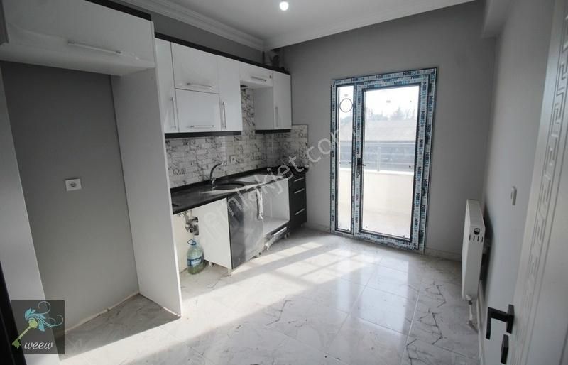 Hatip Mah.sarılar Yolu Üstü Ferah Kullanışlı 2+1 Sıfır Lüx Daire