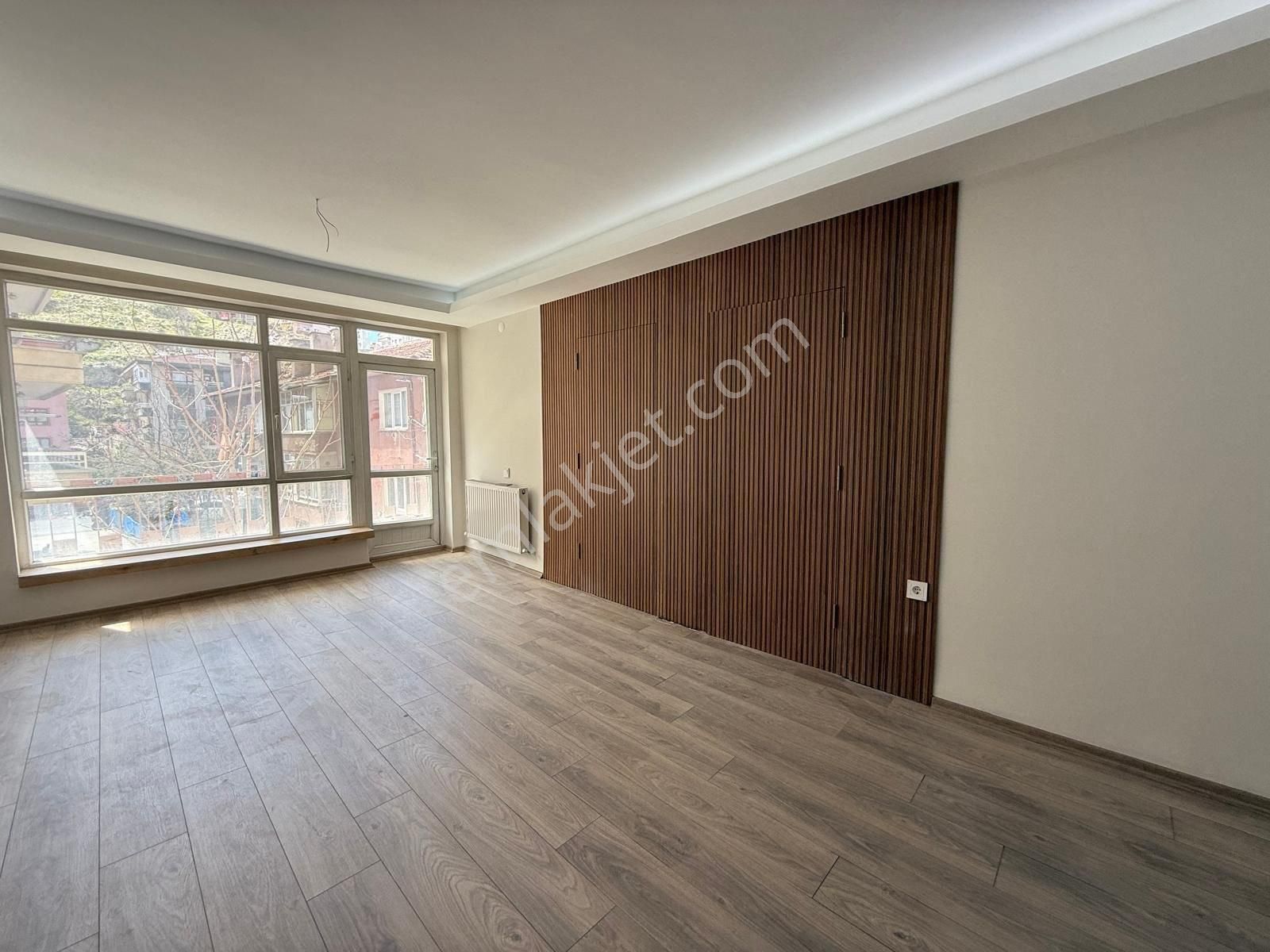 Mahmut Esat Cad. Modern Yapılı 3+1 Satılık Daire