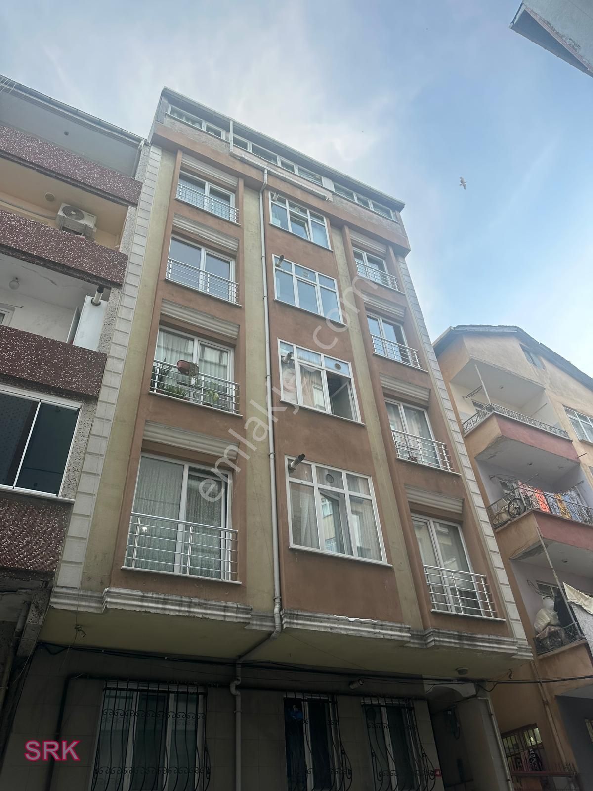 Serkan Gayrimenkulden Bahçelievler Safa Hastanesi Yakını 17 Yıllık Bina 3.kat
