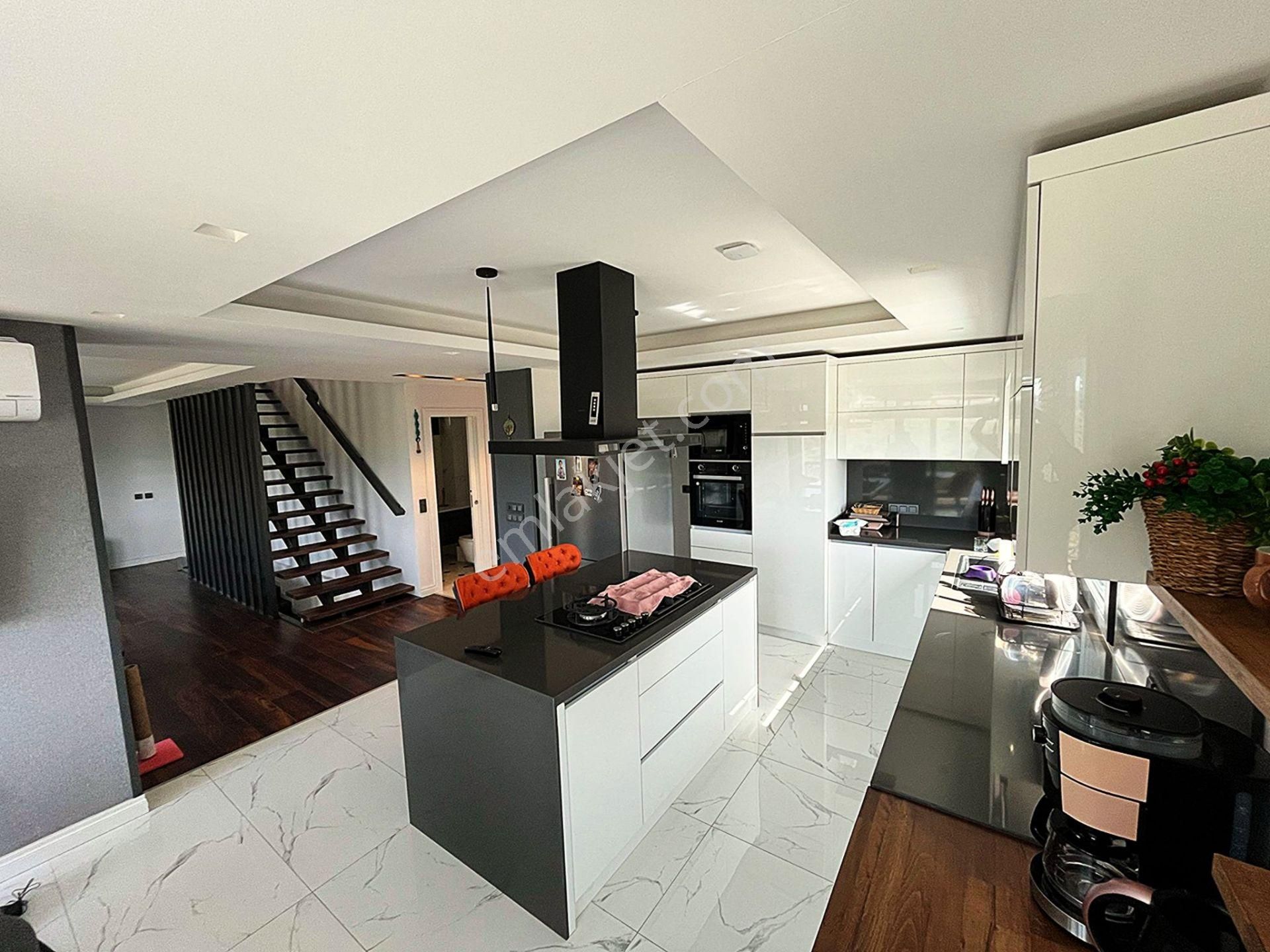 Satılık Trıblex İkiz Villa 1458m² Arsa Üzerinde Lüks Yaşam Alanı