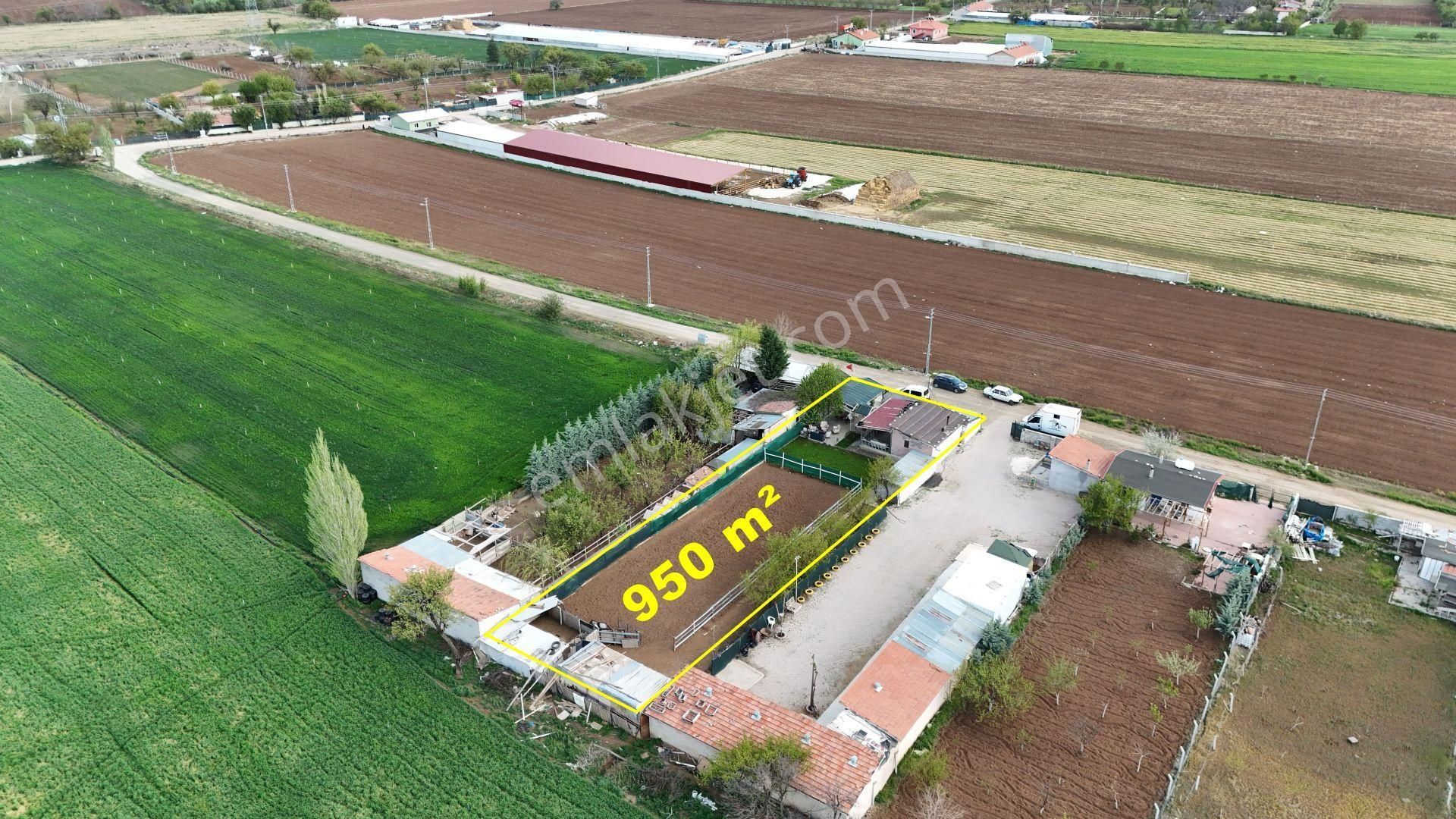 Konya / Meram / Karahüyük Mahallesinde 950 M² Hisseli 1+0 Bahçe Evi