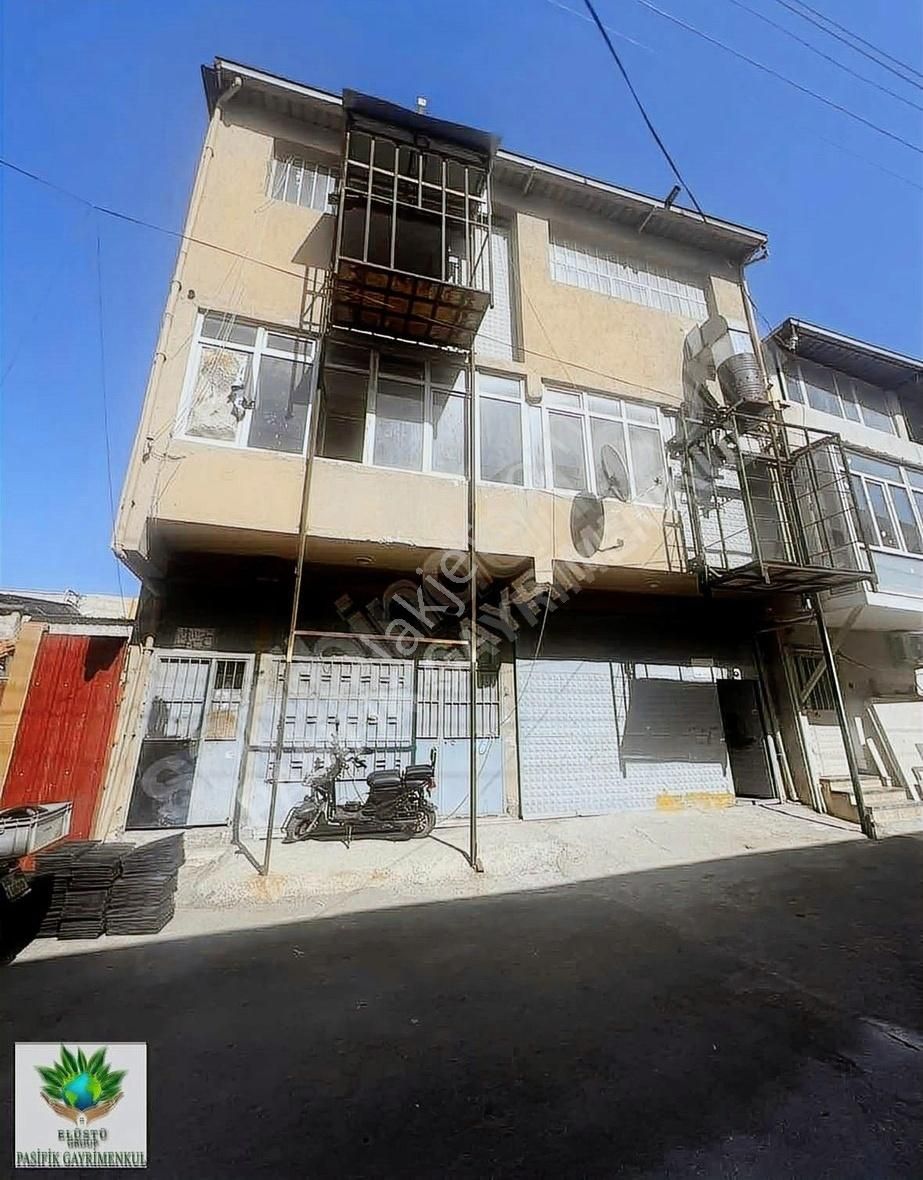 Pasifikten Gaziemirde 2 Katlı Kiralık Dükkan