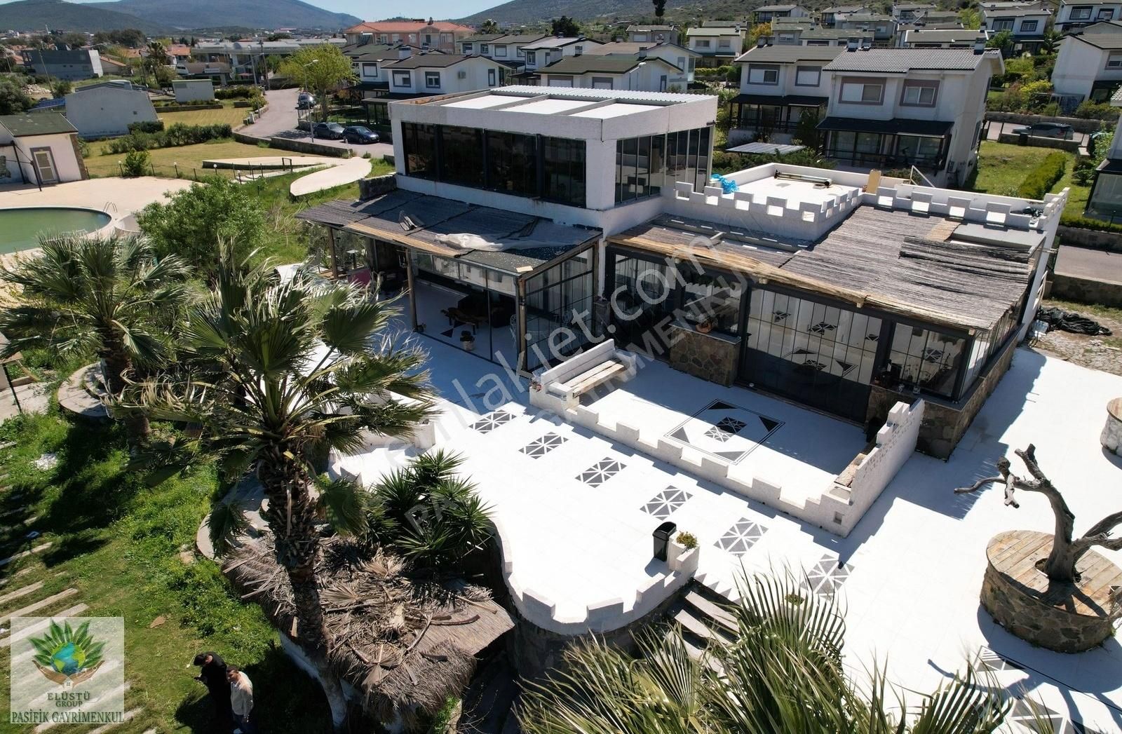 Pasifik'ten Urla Gülbahçe'de Ticari İmarlı 1700 M² Malikane