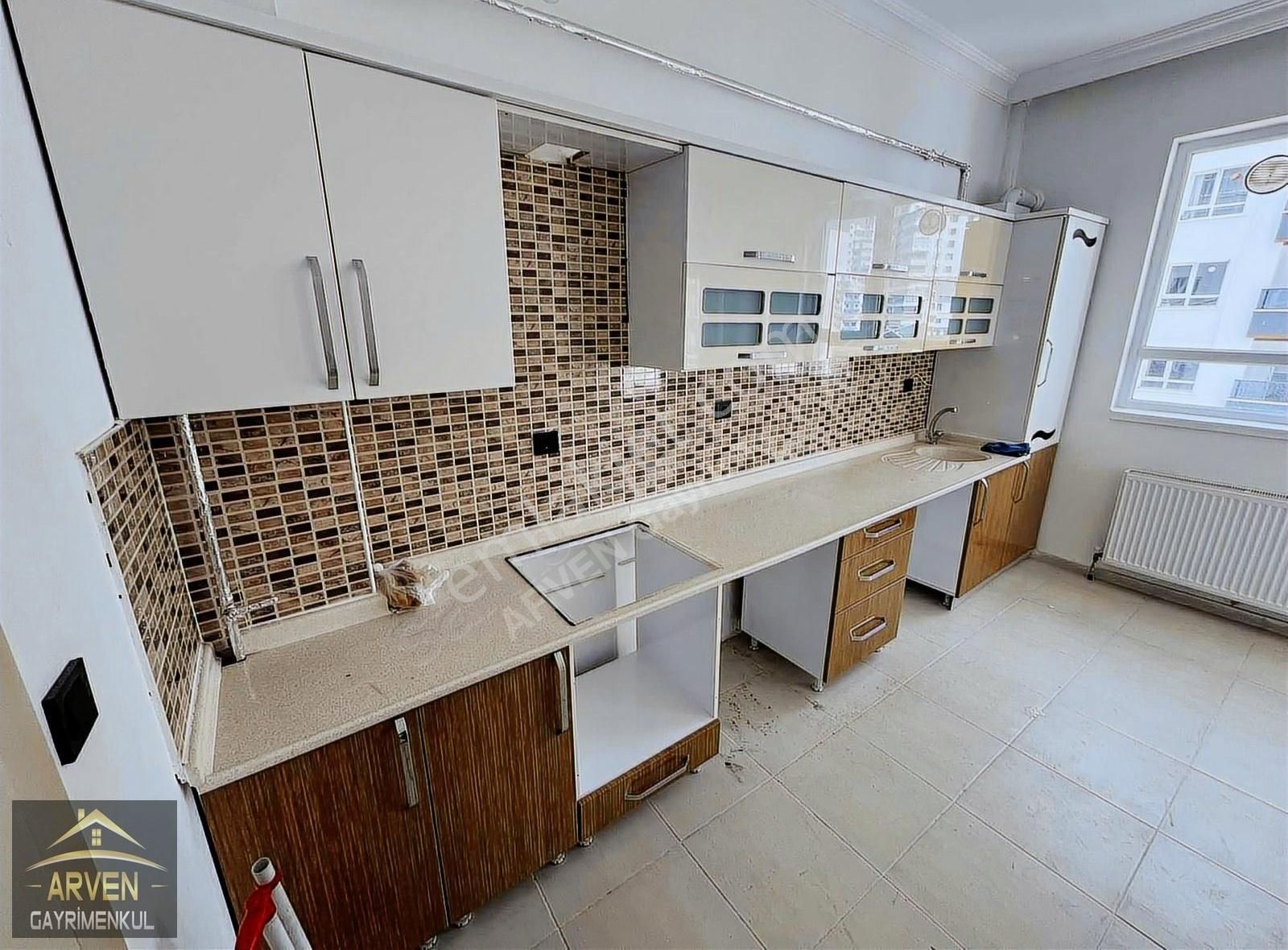 Arven'den Cengızhan Mah Site İçerisinde Cadde Yakını 3+1 Kiralık