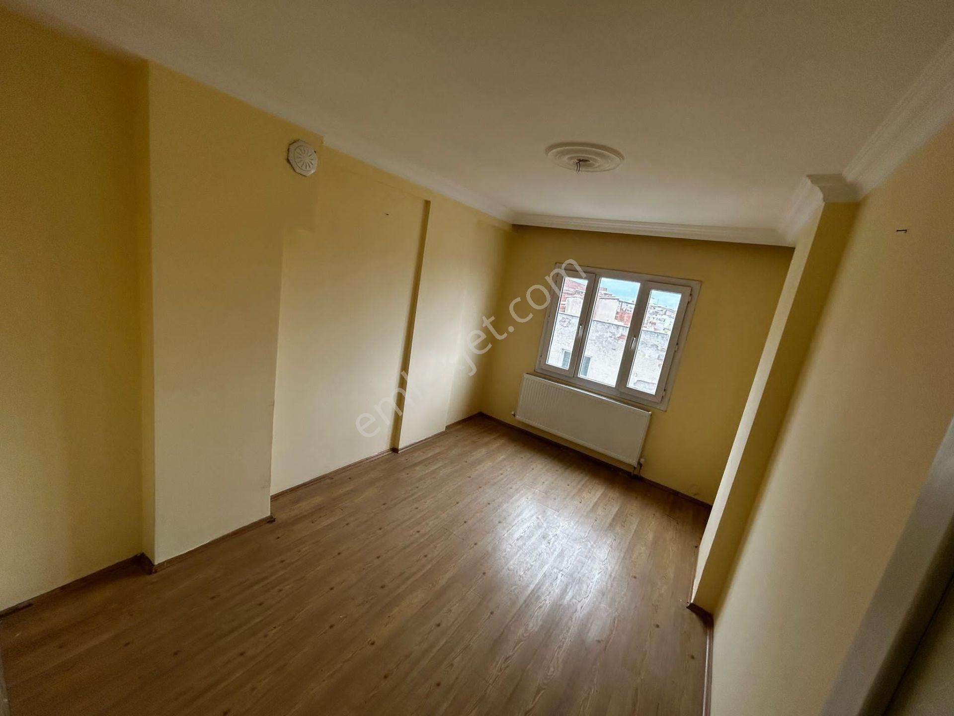 Turgutlu Kiralık Altay Mah 2+1 Oda 4. Kat Asansörlü 80m2 Balkonlu Doğalgazlı Köşe Daire