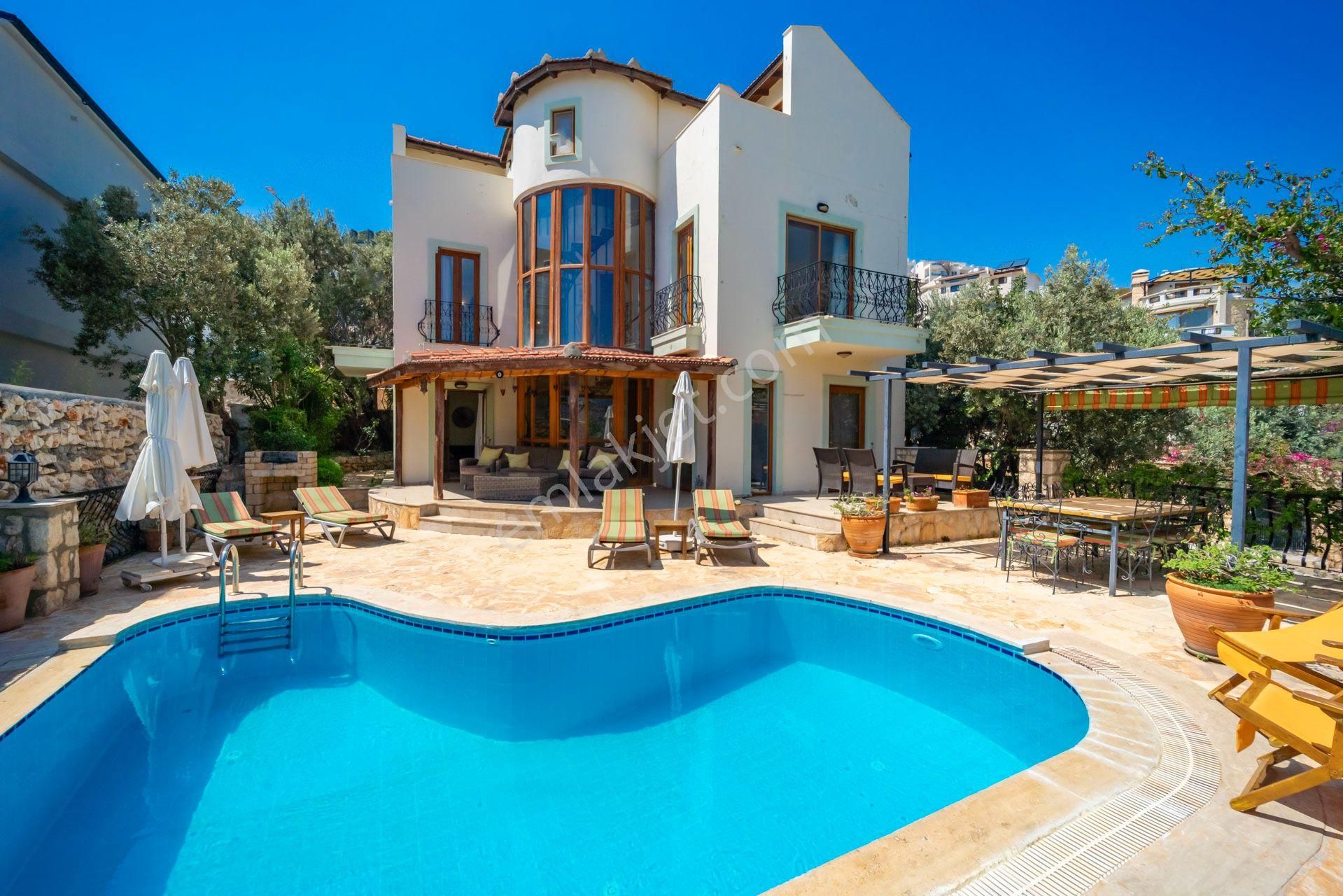 Kalkan Ortaalanda 4+1 Müstakil Villa