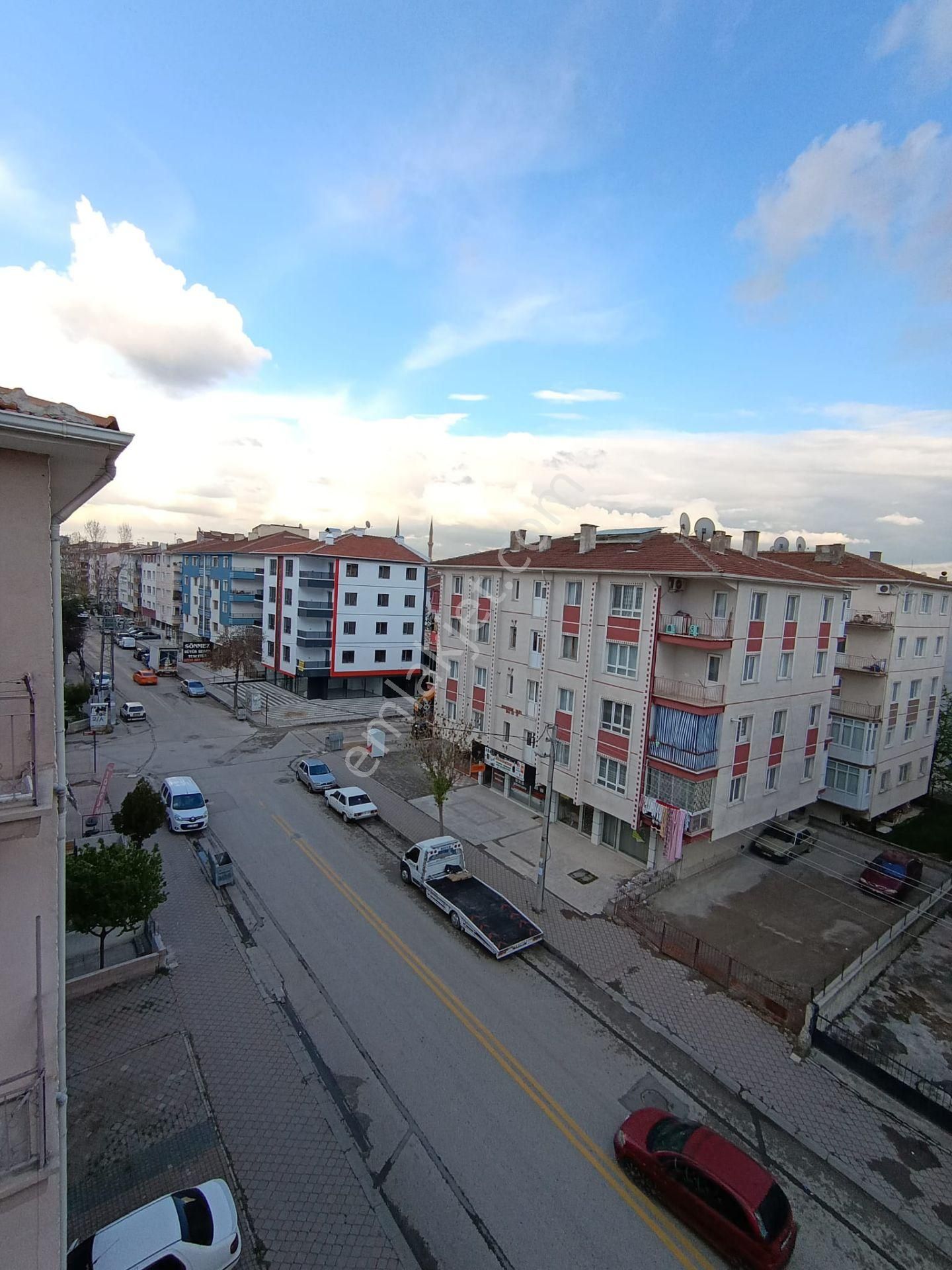 Akşemsettin Mah. 3+1 Katta Cadde Üzeri Kiralık Daire