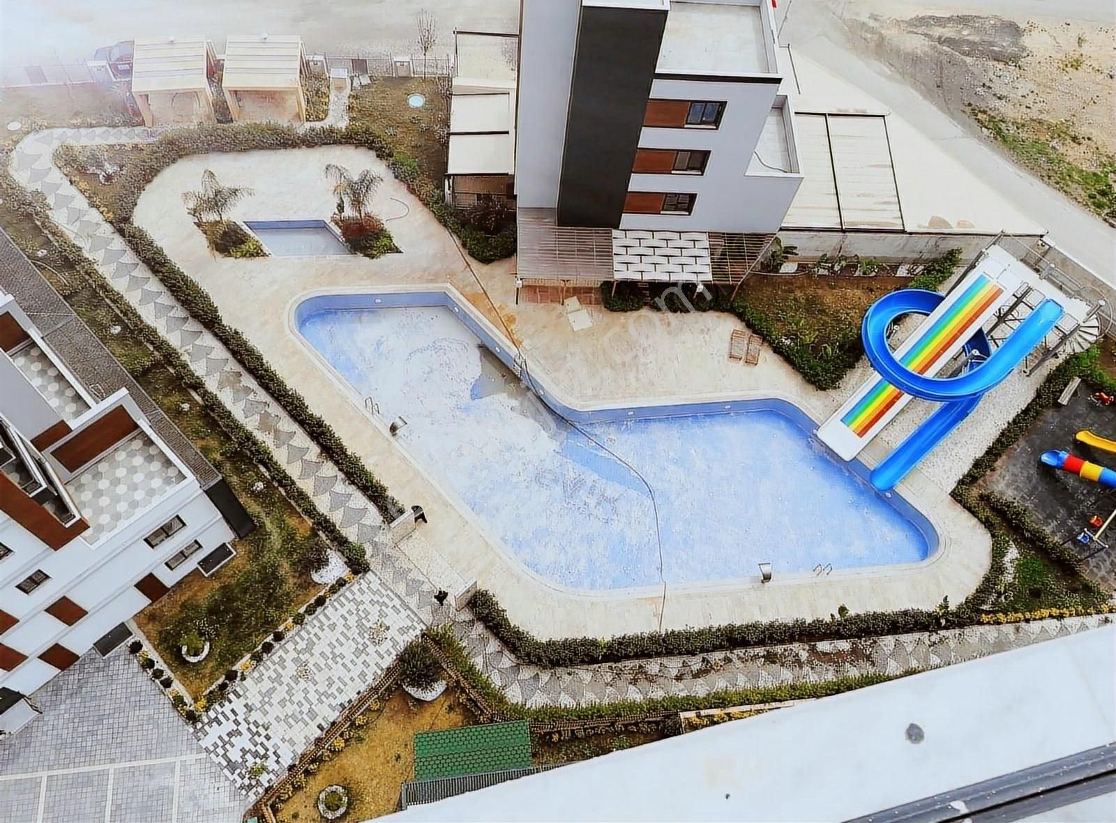 Tece Y.çevik İnşat'tan Denize Yakın Site İçi 1+1 Kiralık Daire