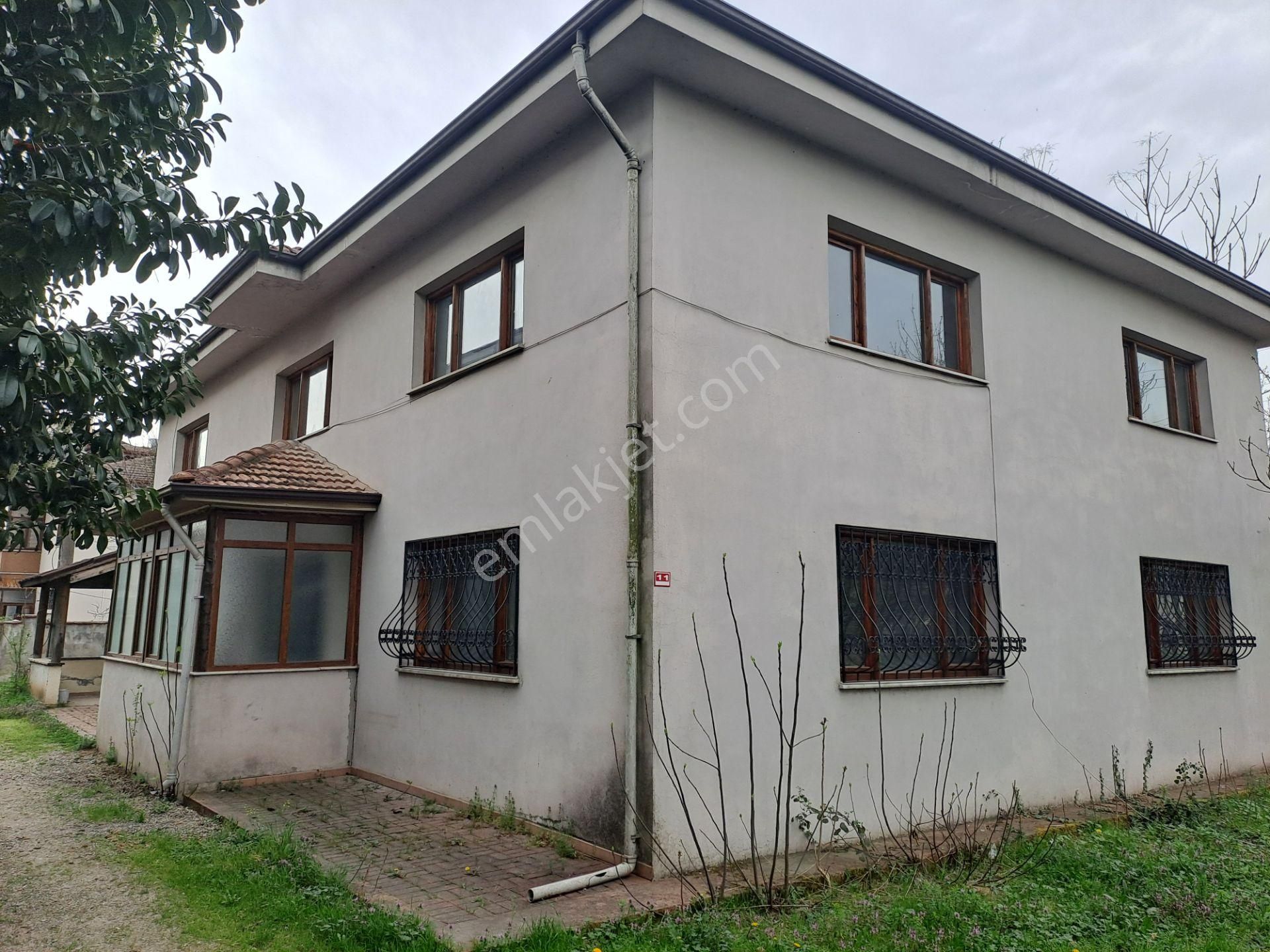 Şerefiye Mahallesinde Kiralık 2 Katlı Müstakil Bina