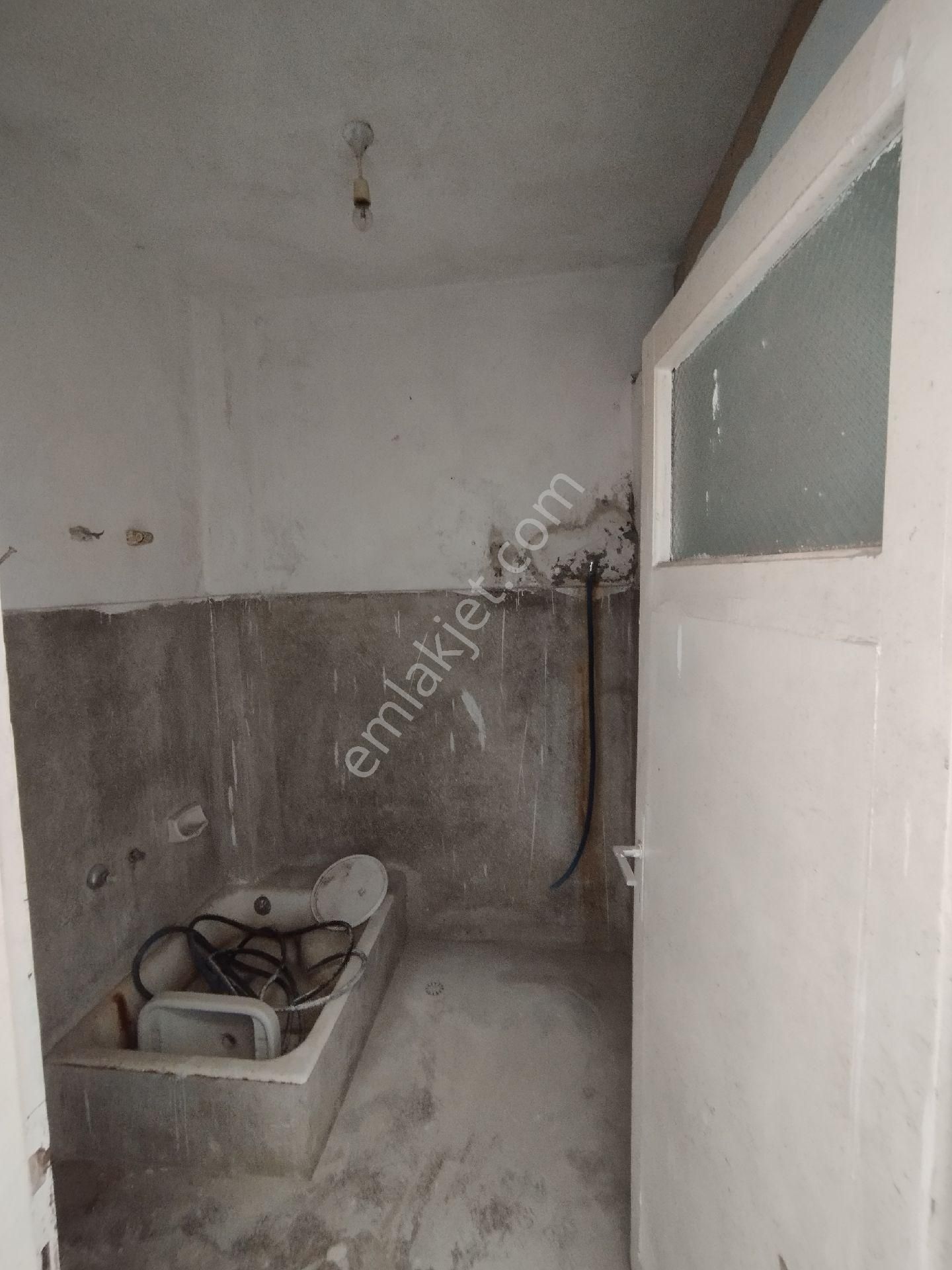 Aydın Söke Kemalpaşa Mah İçi Tadilat Gerektiren Satılık Müstakil Ev - Görsel 4