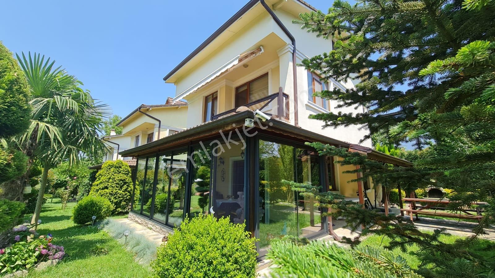 Maşukiye’de Site İçinde Satılık Müstakil Villa..