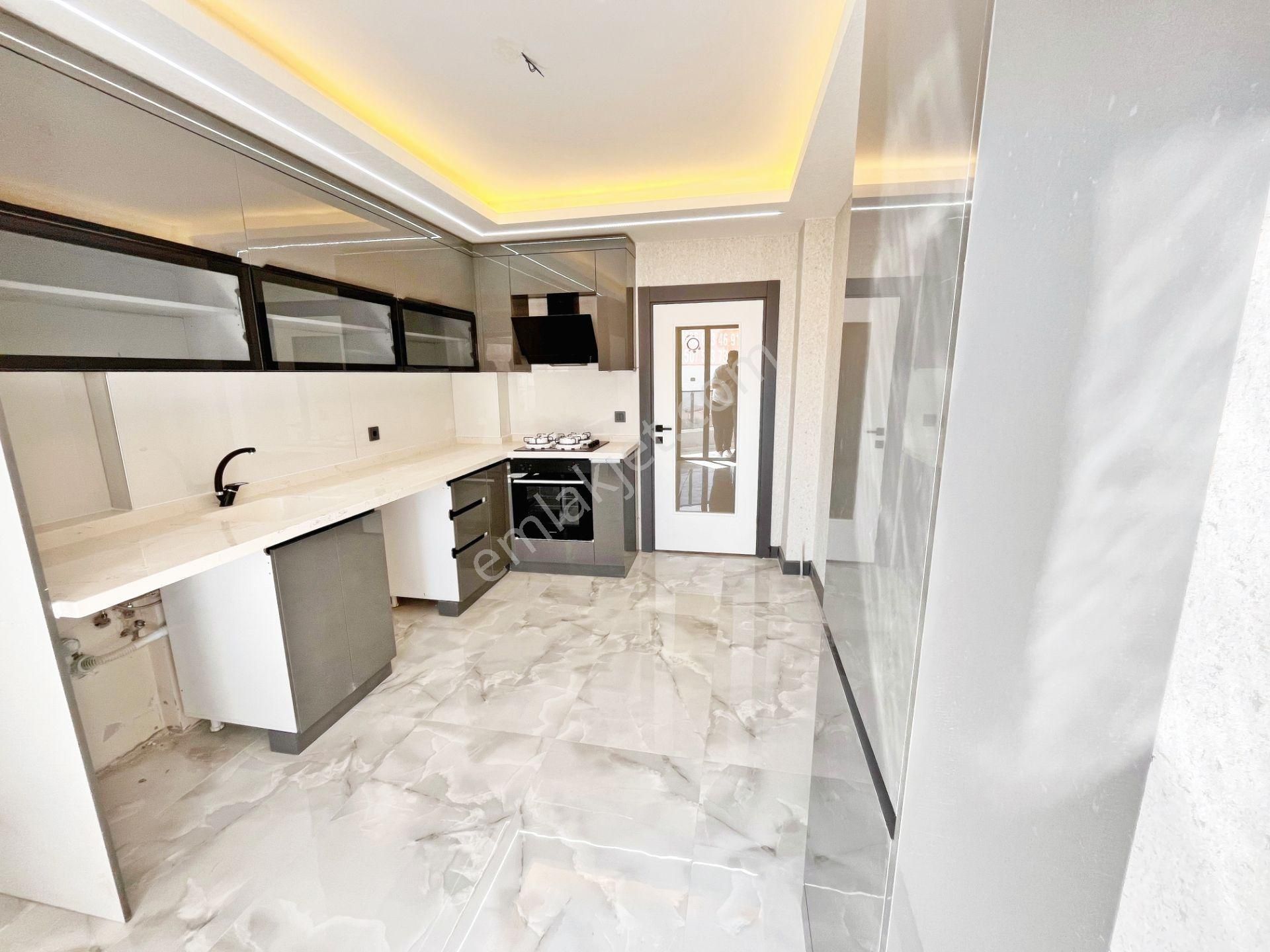 Necip Albay'dan Sancaktepe Mah Full Yapılı 3+1 E.banyolu Kat'ta Masrafsız Daire