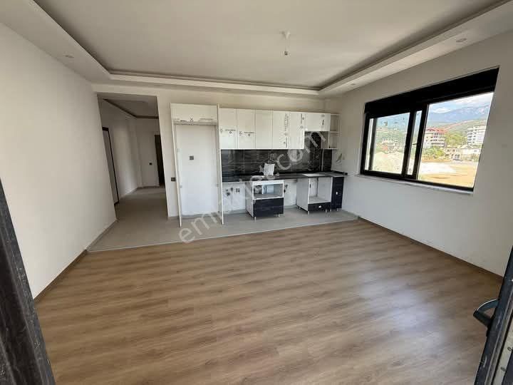 Alanya Çıplaklı Mahallesi Yeni Bina Havuzlu 2+1