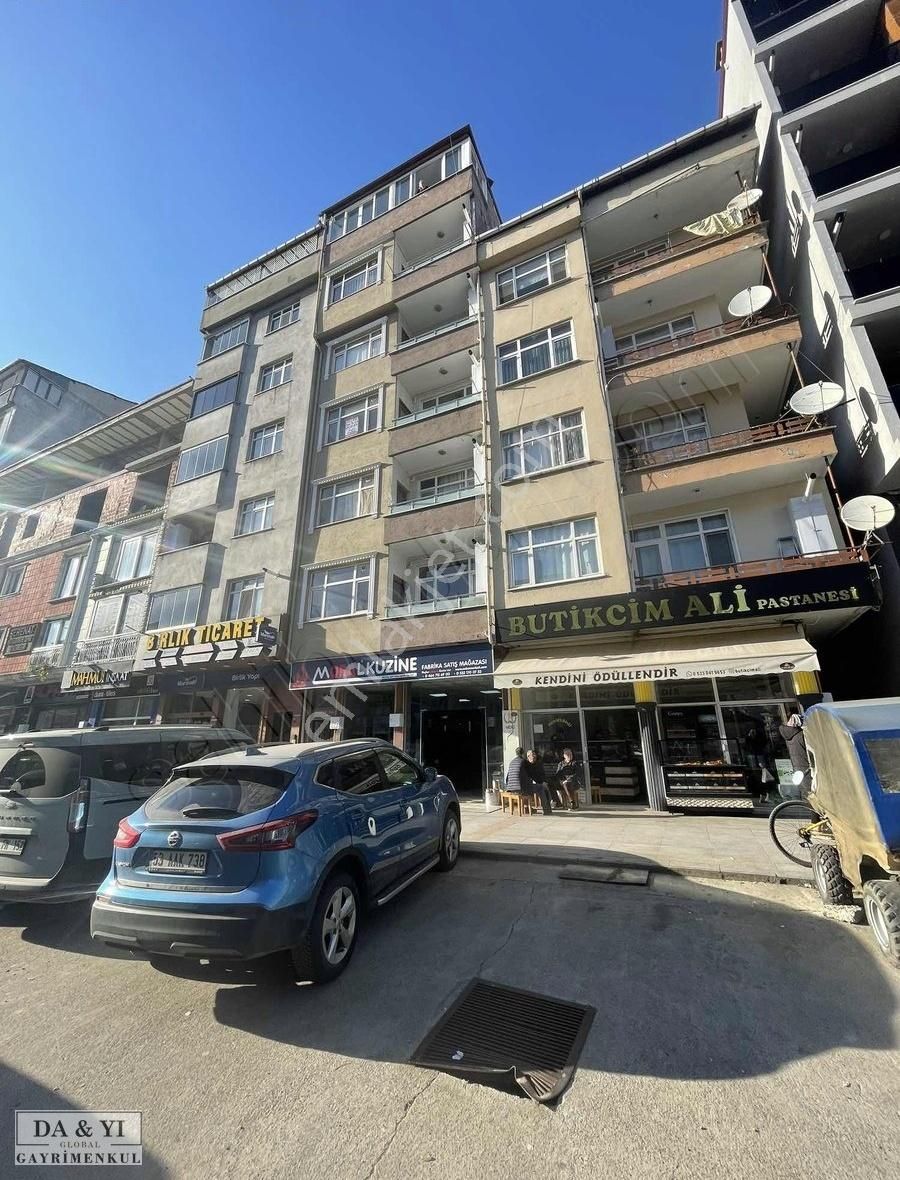 Da&yı Gayrimenkul'den Ardeşende Cadde Üstü 2+1 Kiralık Daire...