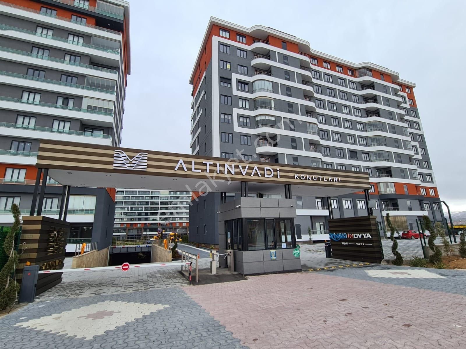 Emrah Çiftci'den Selçuklu Yazır Mah.altınvadi Sit.satılık 4+1 Arakat Lüks Daire