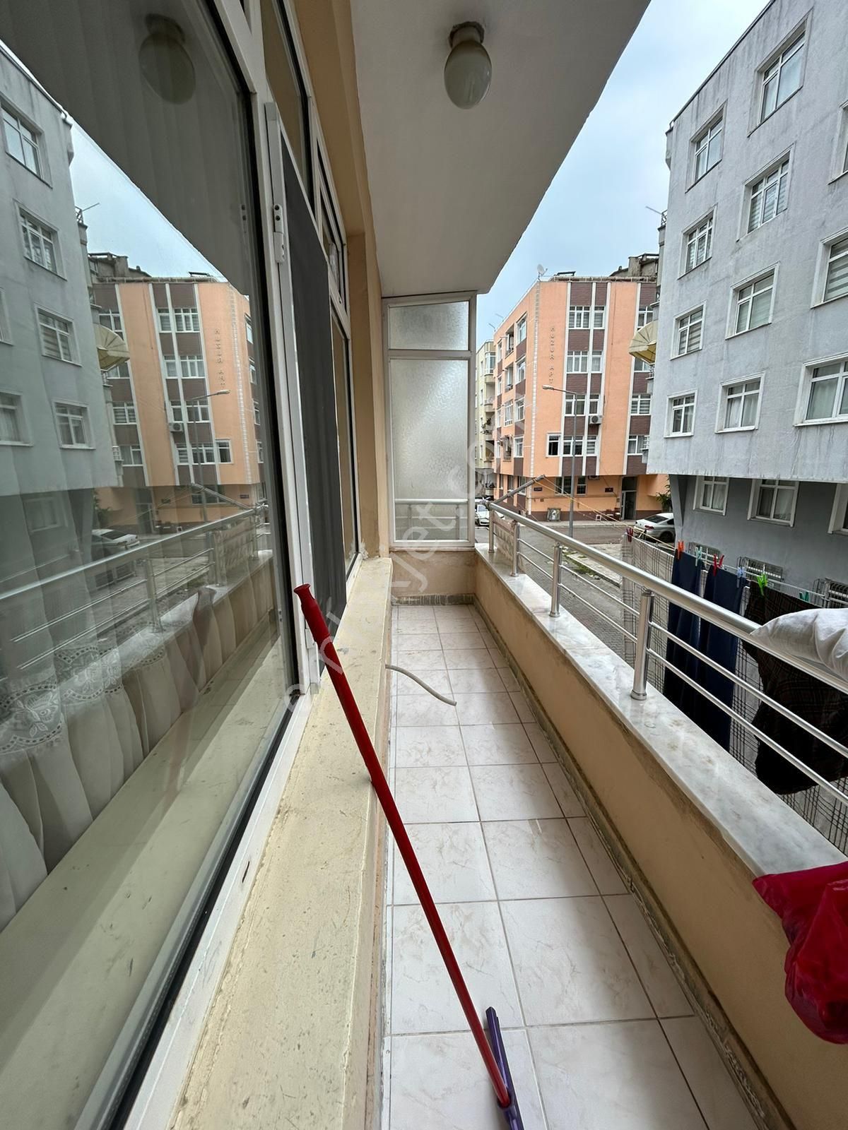 Sezgin Aslan'dan Denize Yakın Eşyalı Kiralık Daıre