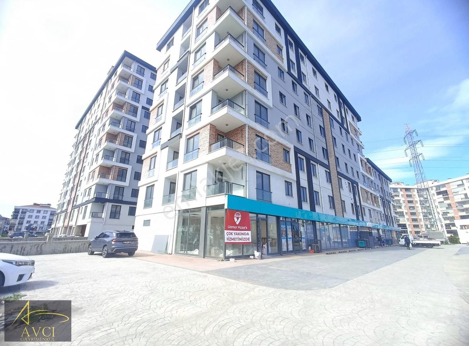 Avcı'dan Satılık Karşıyaka Mahallesinde Havuzlu 3+1 Lüks Daire