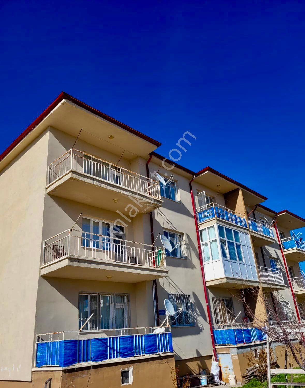 Ahmet Yesevi Mahallesi Mevlana Cad. Köşebaşı 3+1 Daire