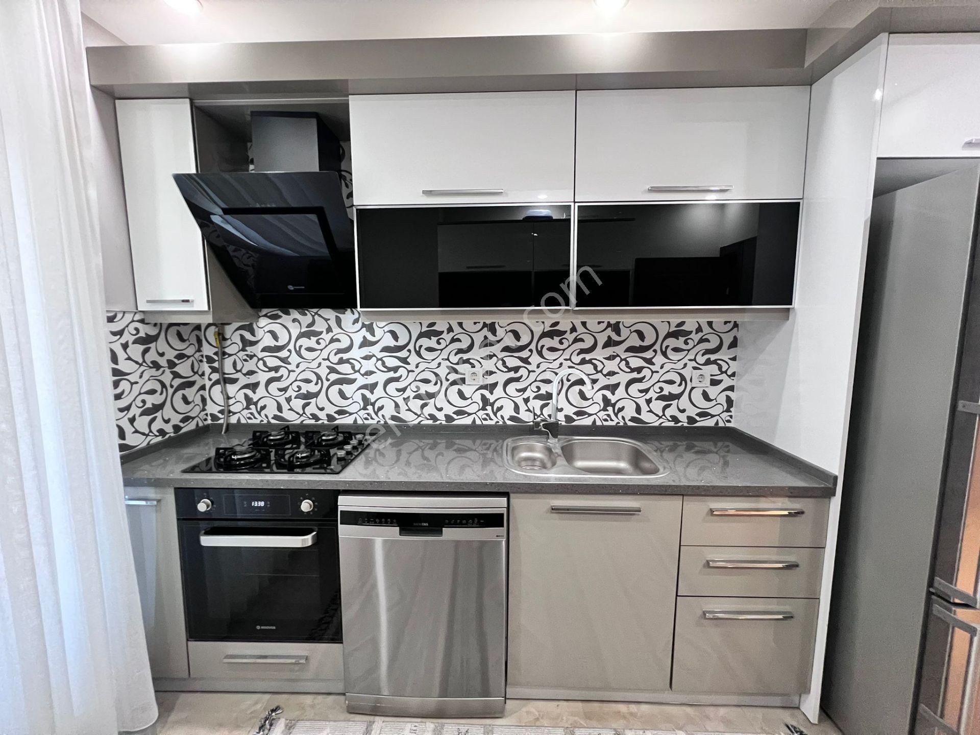 Küçükçekmece Cumhuriyet Mah. Aşir Deluxe Yeni Bina 2+1 Eşyalı Satılık Daire