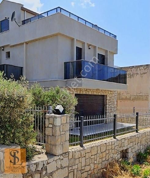İzmir Karaburun'da Deniz Manzaralı Müstakil Villa