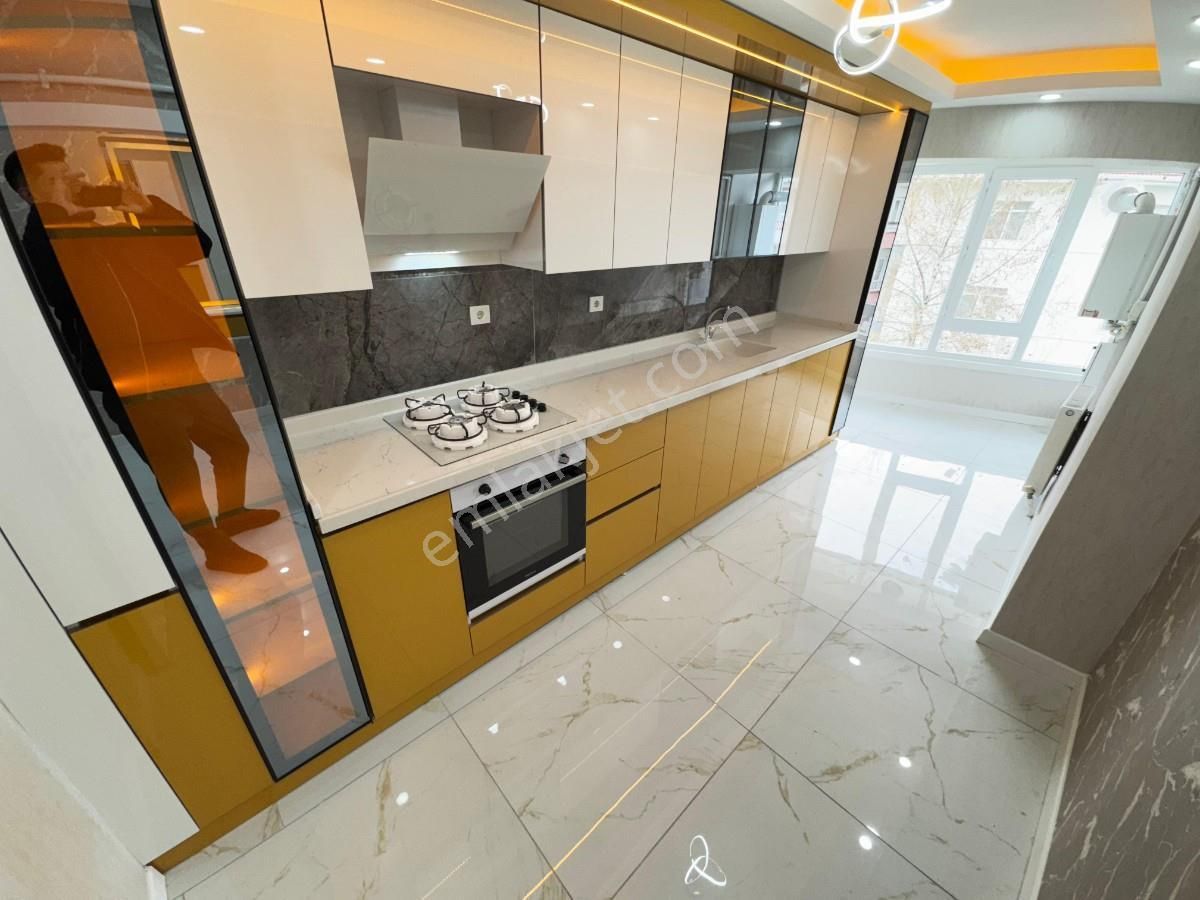Sincan İstasyon Mh 3+1 Ultra Lüks Yapılı Katta Ön Cephe Daire