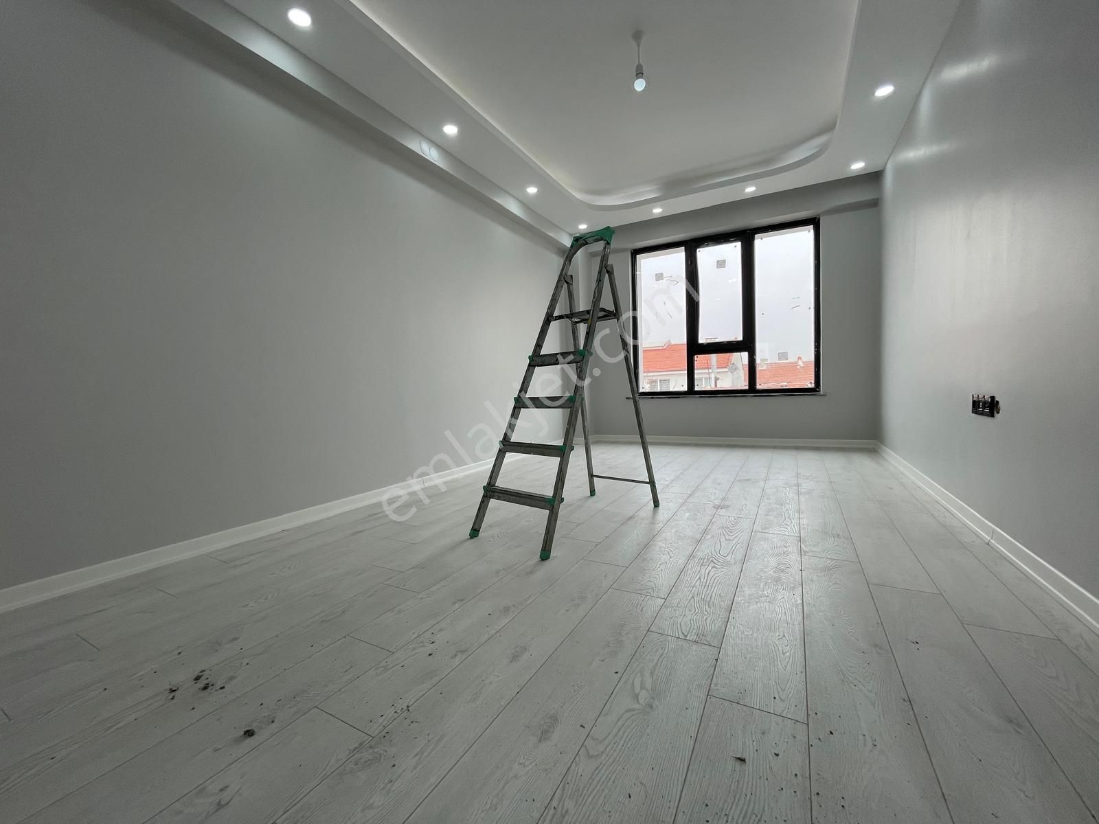 Şehir Hastanesi Yakını Satılık 1+1 Daire Ayrı Mutfak