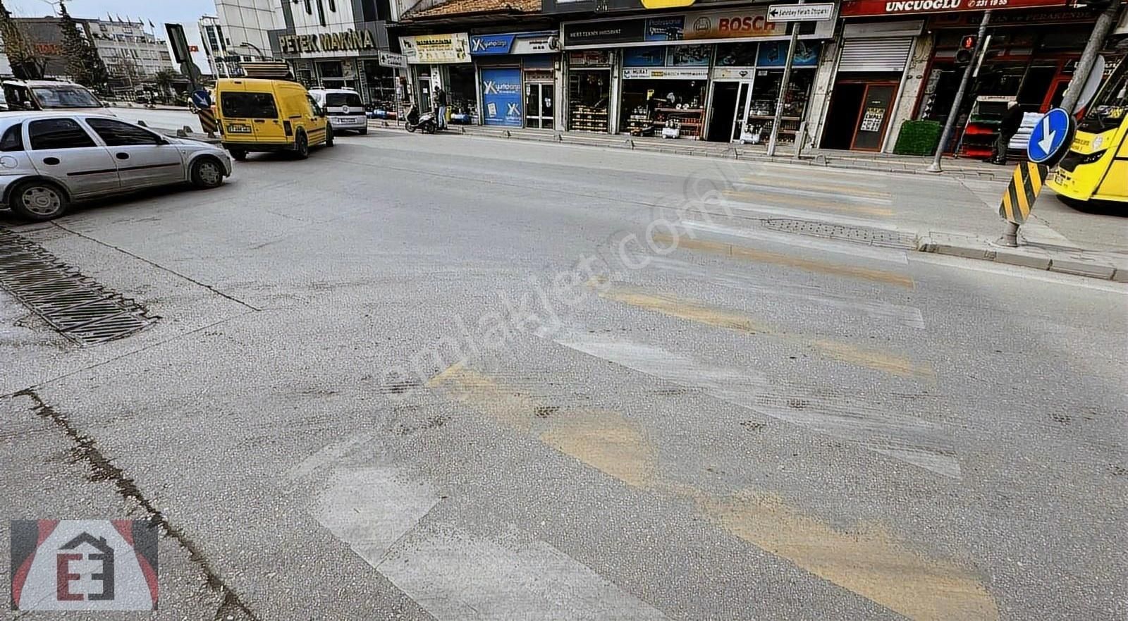 İnönü Caddesinde 150 M2 Atölye-depo