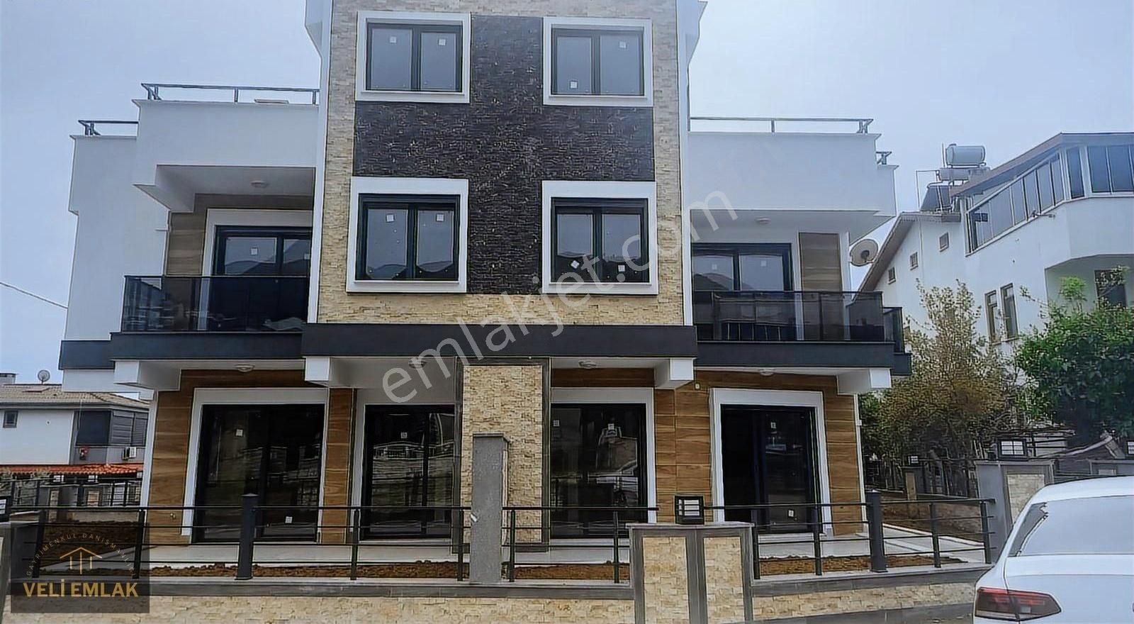 Altınoluk Merkezde Tripleks Villa