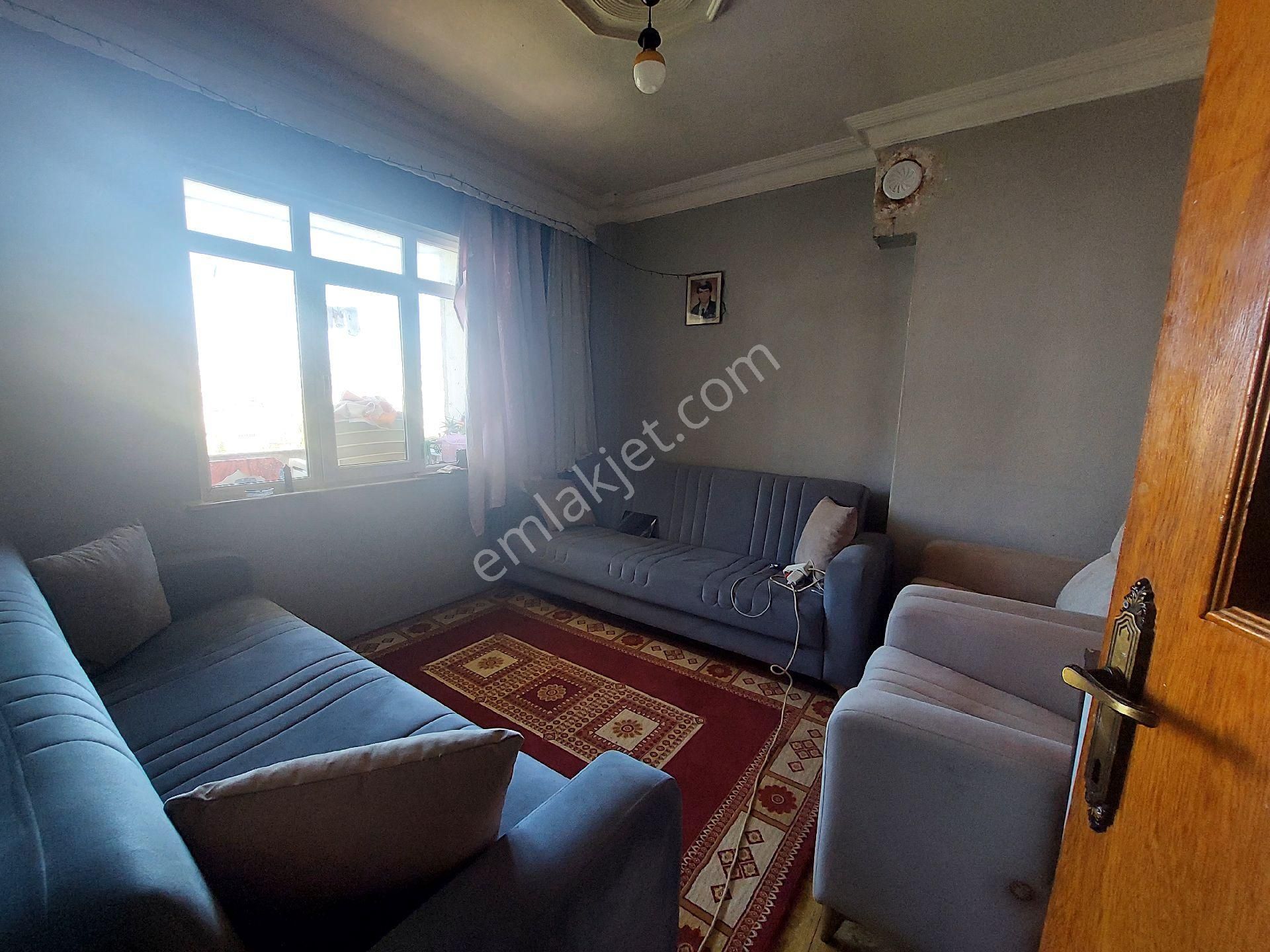 Gaziosmanpaşa Küçükköy De Satılık Toprak Tapulu Daire 3.kat 2+1 85 M2