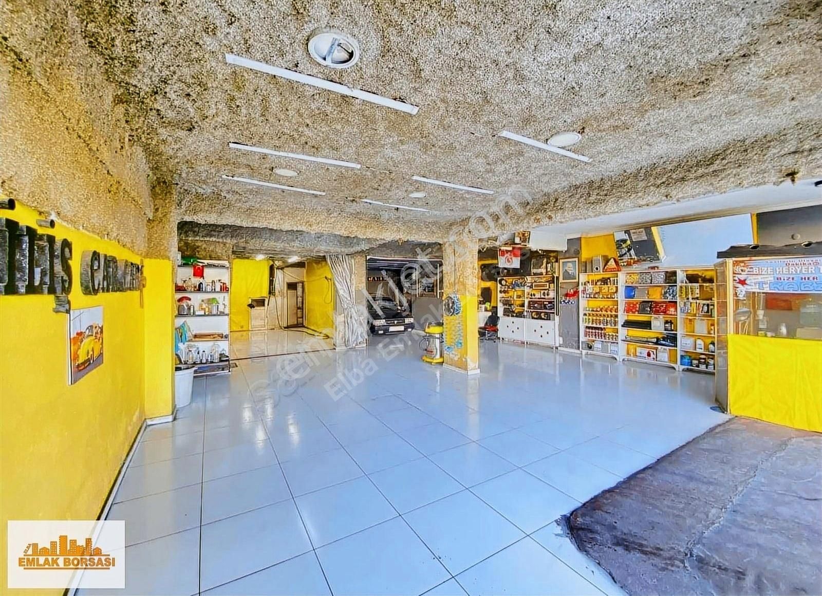 Yeşilyurt Filiz Caddesinde Geniş Cepheli Dükkan