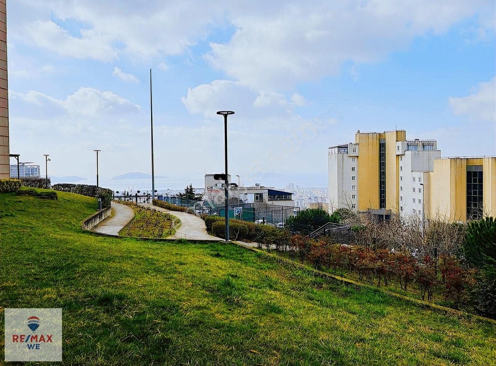 Cihan Albayrak'tan Nısh Adalar 'da Deniz Manzarlı Bahçe Katı 4+1