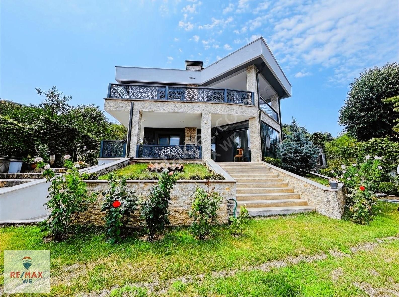 Kartepe Maşukiye'de Mükemmel Konumda Satılık 4+2 Villa
