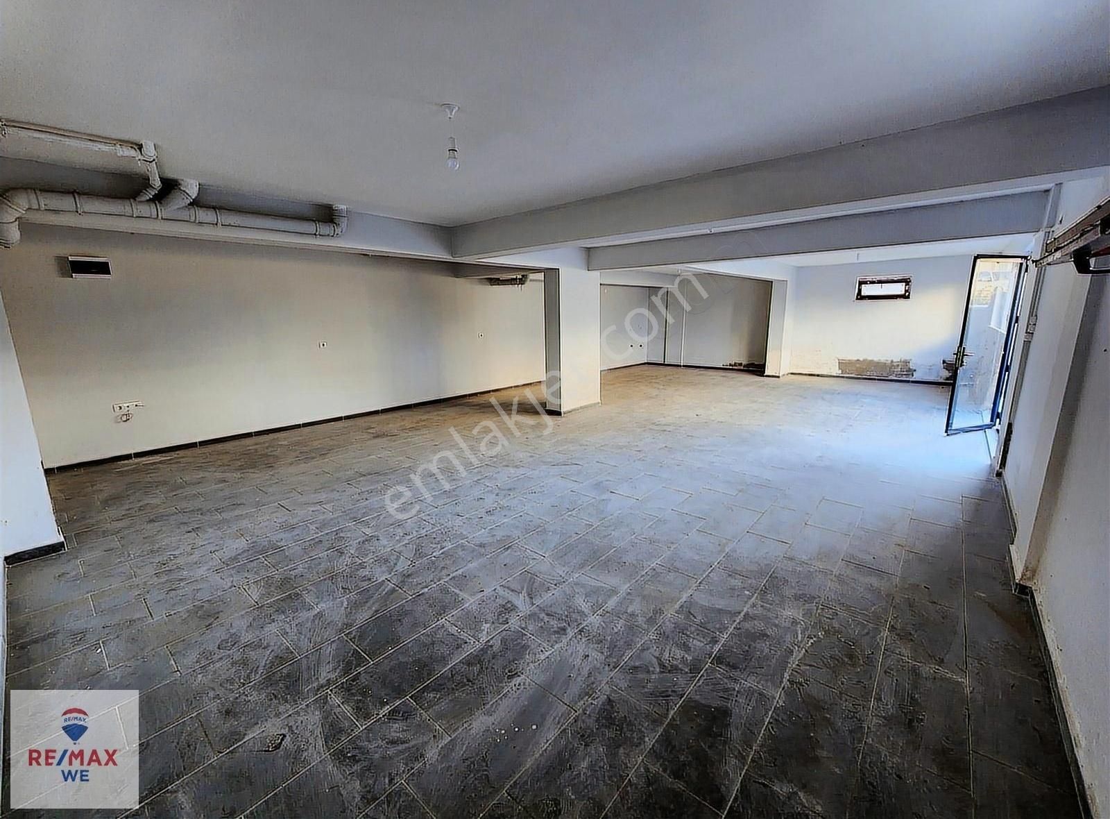 * Sungur Bey Caddesine Paralel * 140 M2 Dükkan - Otopark Alanı -