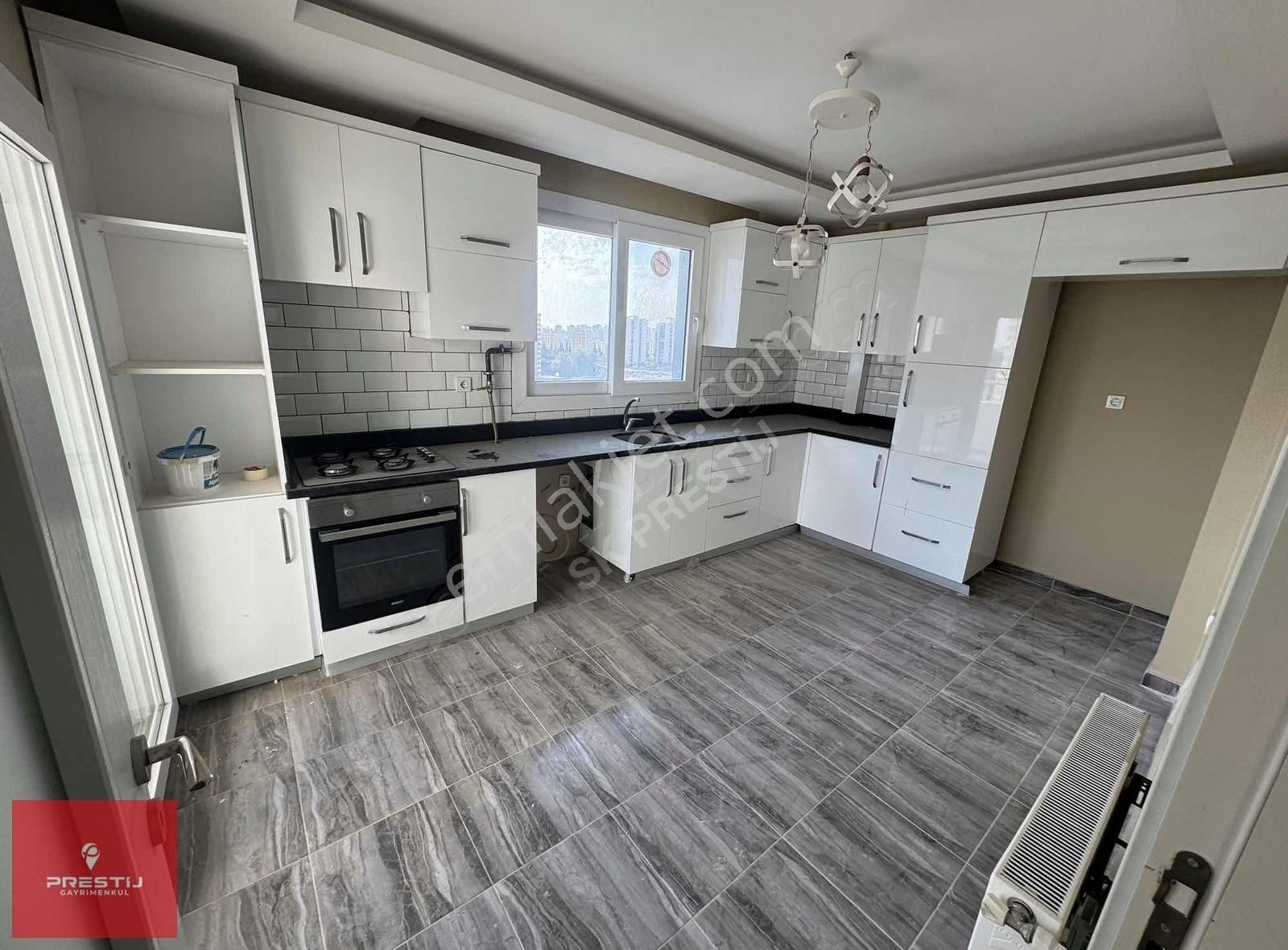 Prestij'den-site İçi-dogalgazlı-2+1 K.m Geniş Oturum Kiralık