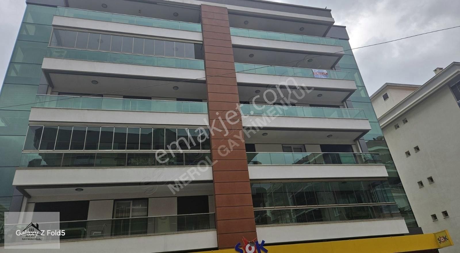 Karşıyaka Dedebaşı'nda Satılık Geniş Şık 3+1 Daire