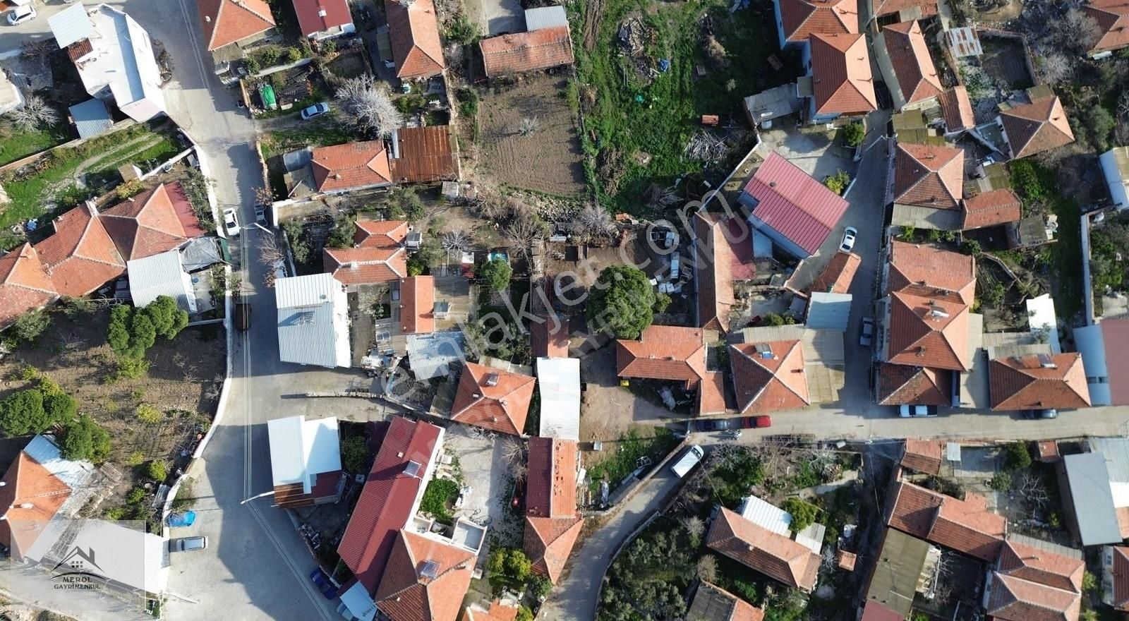 Aliağa Helvacı'da İçinde Tadilat Olabilecek Ev&arsa - Görsel 21