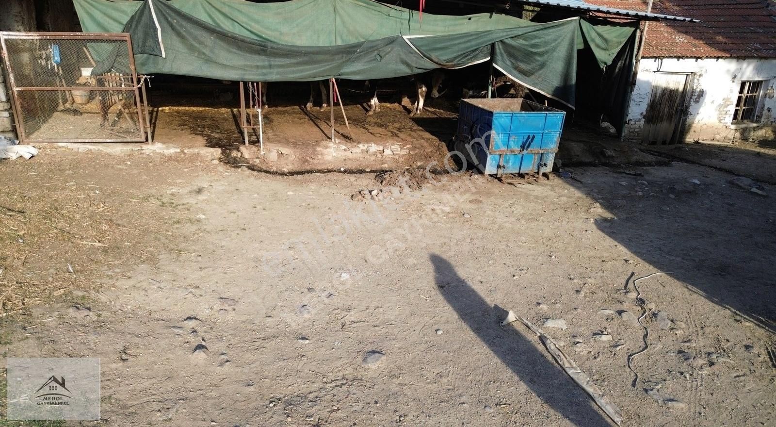 Aliağa Helvacı'da İçinde Tadilat Olabilecek Ev&arsa - Görsel 2