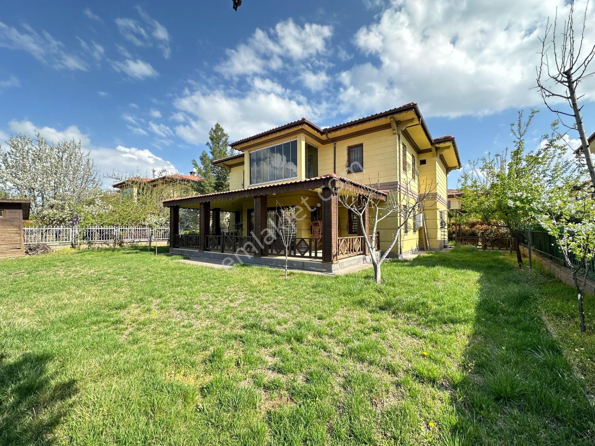 Dicle Vadi Satılık 5.5+1 Villa