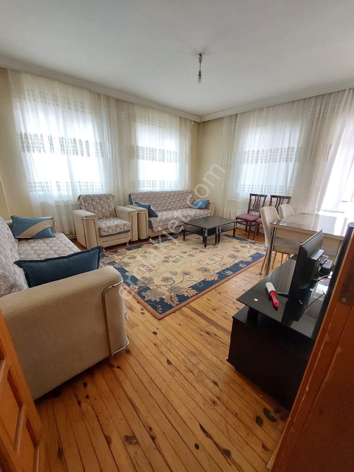 Güneş Emlaktan Cadde Üstü Satılık Daire
