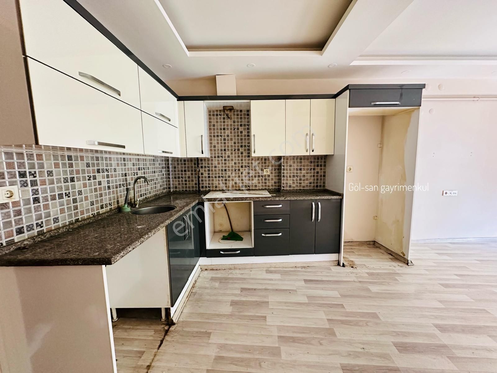 🏡 Göl-san Gayrimenkul’den 🏡 Cumhuriyet Mah. Sıfır Ayarında 2+1 90 M2 Satılık Daire