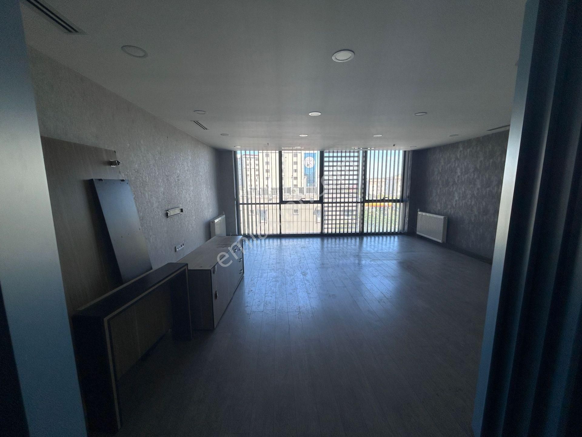 Corner Offıce 54m2 İçi Yapılı Şık Kiralık Ofis