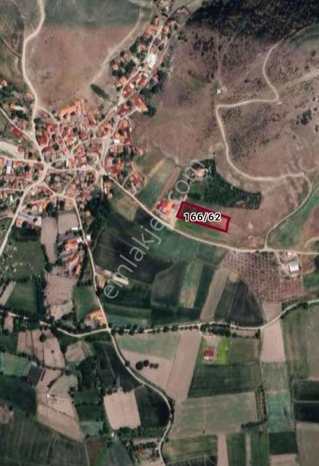 D&m Emlak'tan Hırka Köyüne Yakın Satılık Arsa