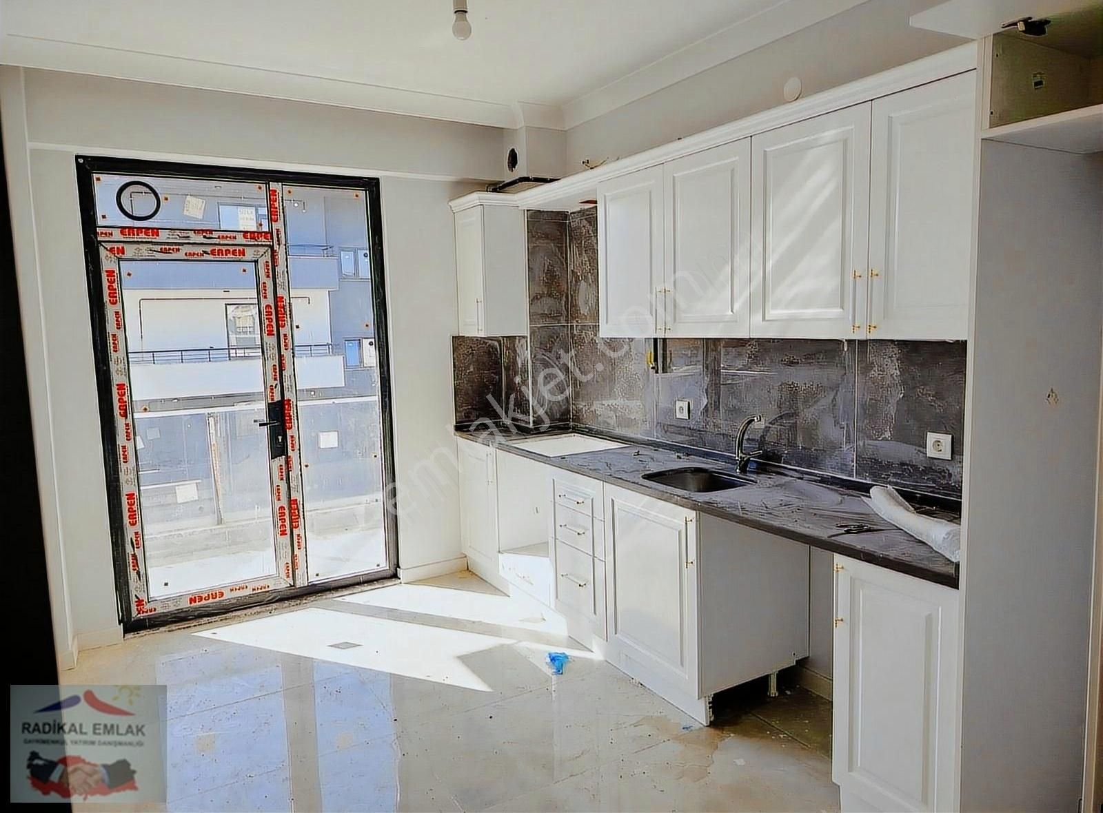 Arifiye Fatih.mah.ebeveyn Site İçi Otoparklı Satılık Daireler