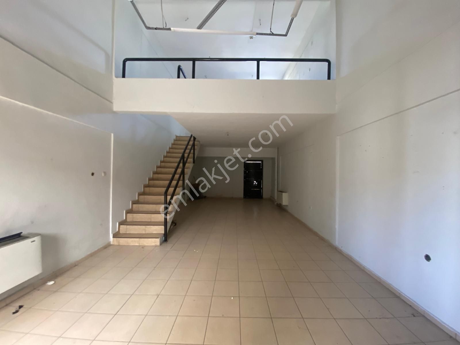 Merkezi Konumda Perdeciler Caddesine Cepheli 90 M2 Yapılı Ofis