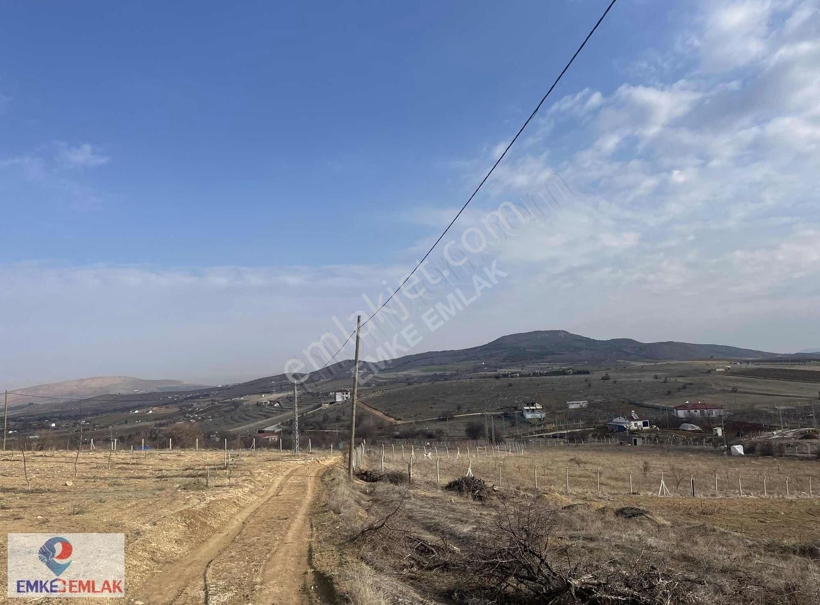 Elazığ Merkez Yukarı Demirtaş Köyü Emkeden Satılık 9.756m2 Tarla