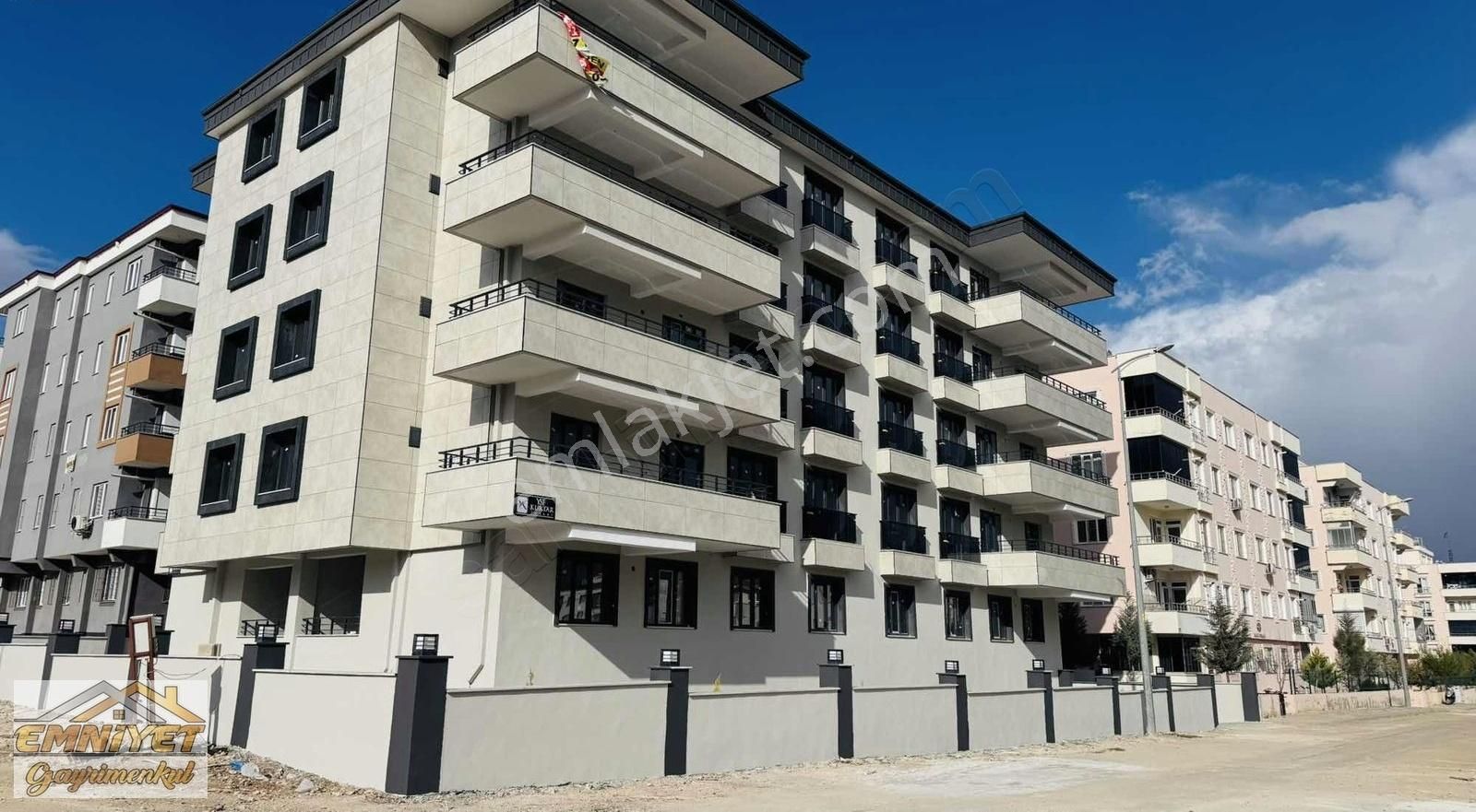 Satlık Sıfır 2+1 100m2 Lüx Yapılı Eski Hastane Bölgesinde